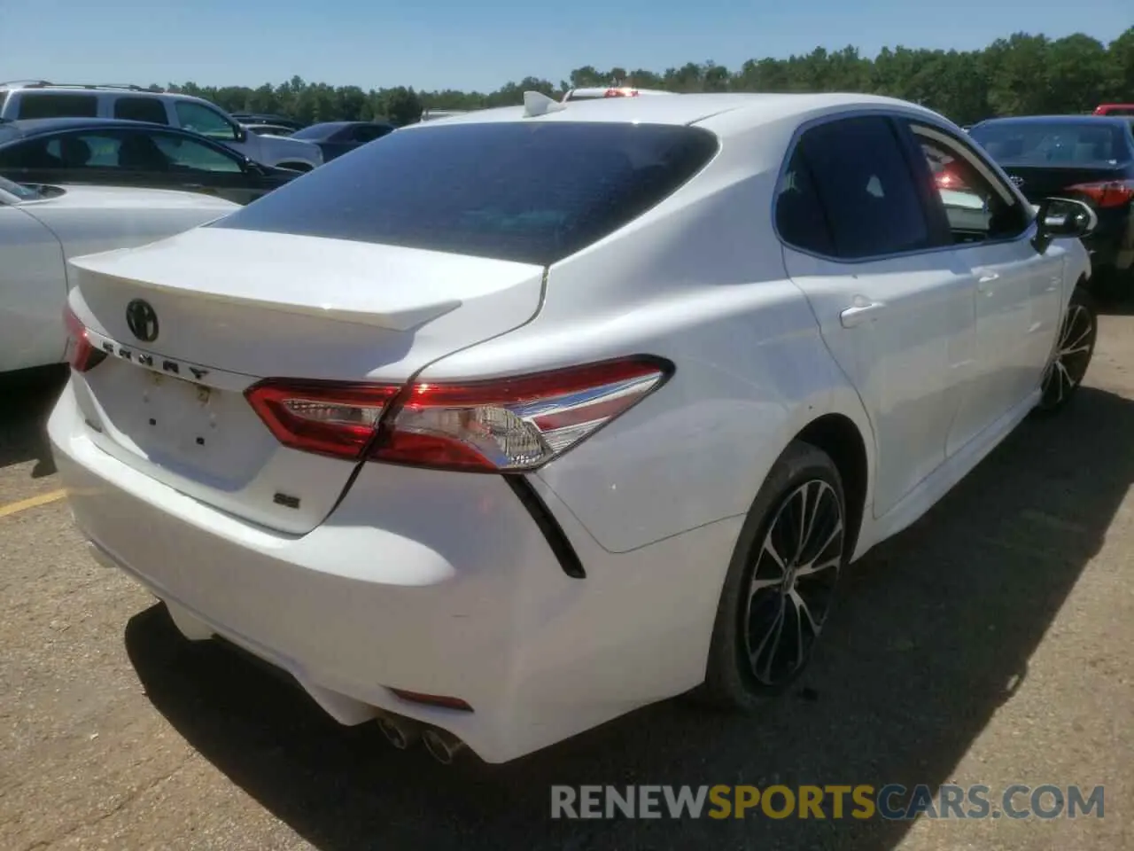 4 Photograph of a damaged car 4T1G11AK0LU963801 TOYOTA CAMRY 2020