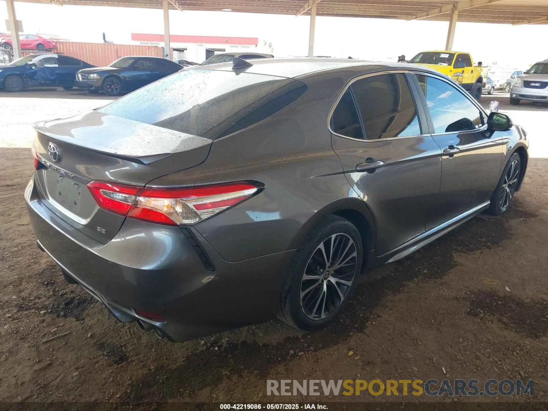 4 Фотография поврежденного автомобиля 4T1G11AK0LU976743 TOYOTA CAMRY 2020
