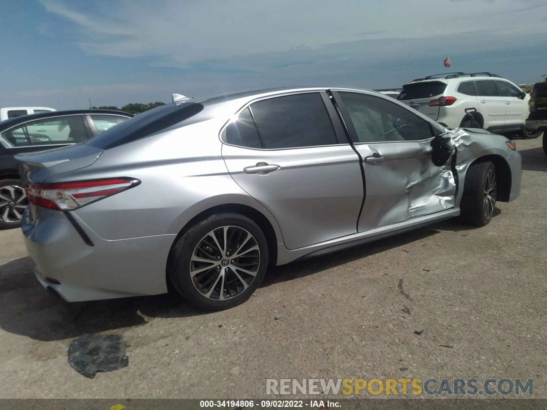 4 Фотография поврежденного автомобиля 4T1G11AK0LU988276 TOYOTA CAMRY 2020