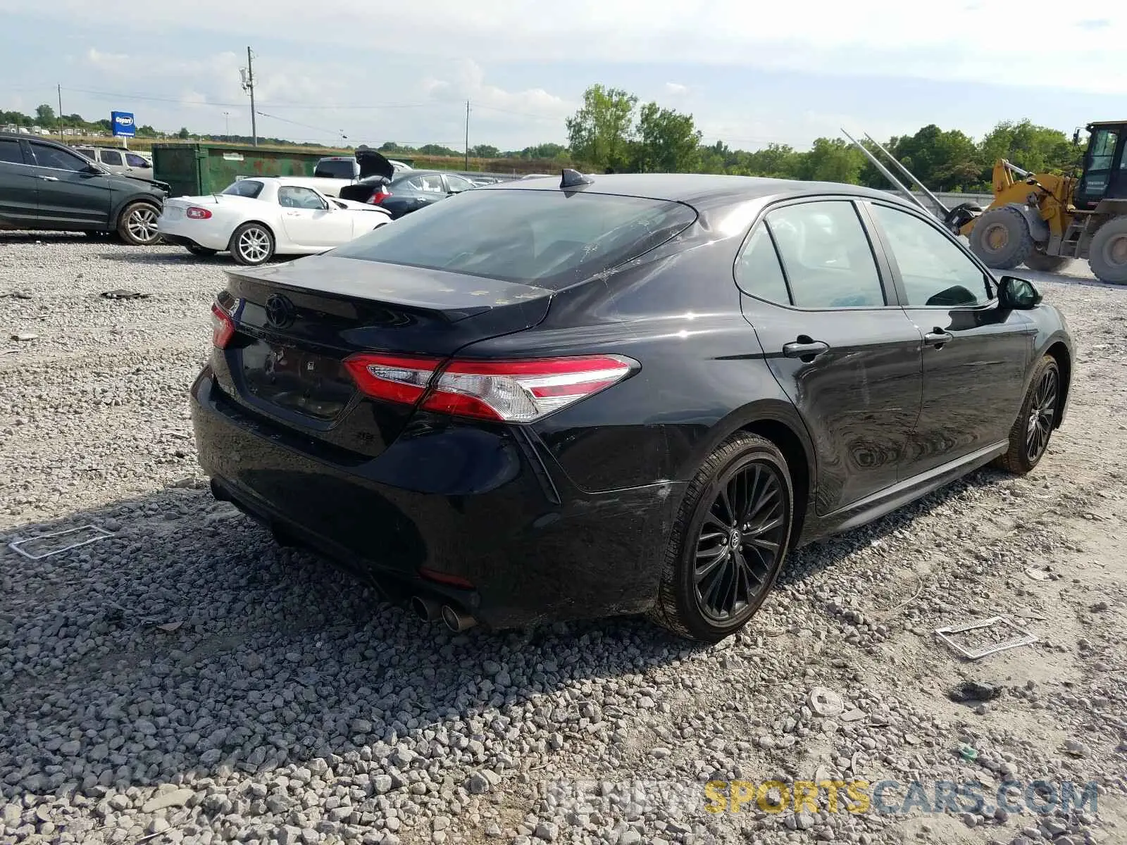 4 Photograph of a damaged car 4T1G11AK1LU316081 TOYOTA CAMRY 2020