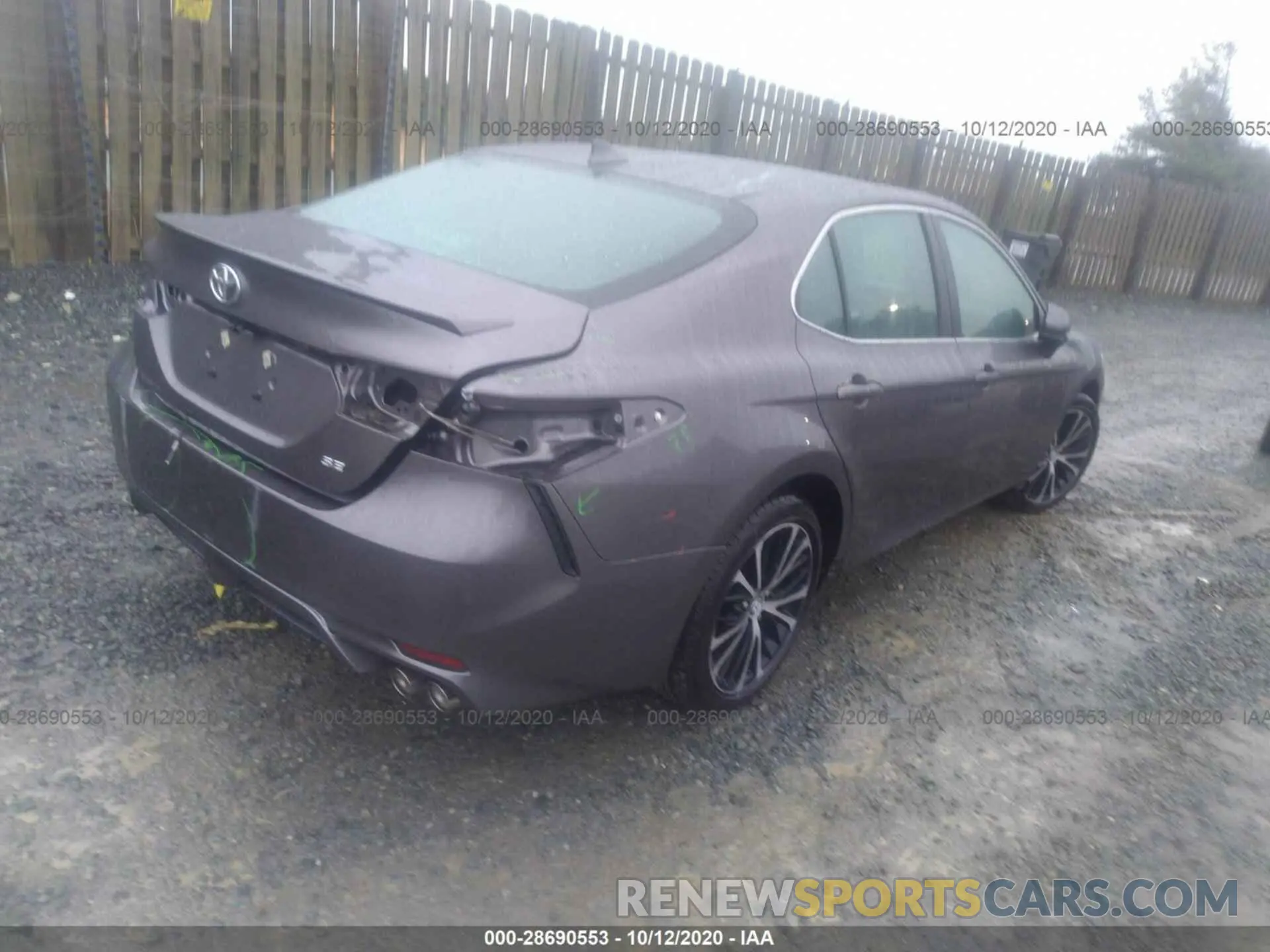 4 Photograph of a damaged car 4T1G11AK1LU340493 TOYOTA CAMRY 2020