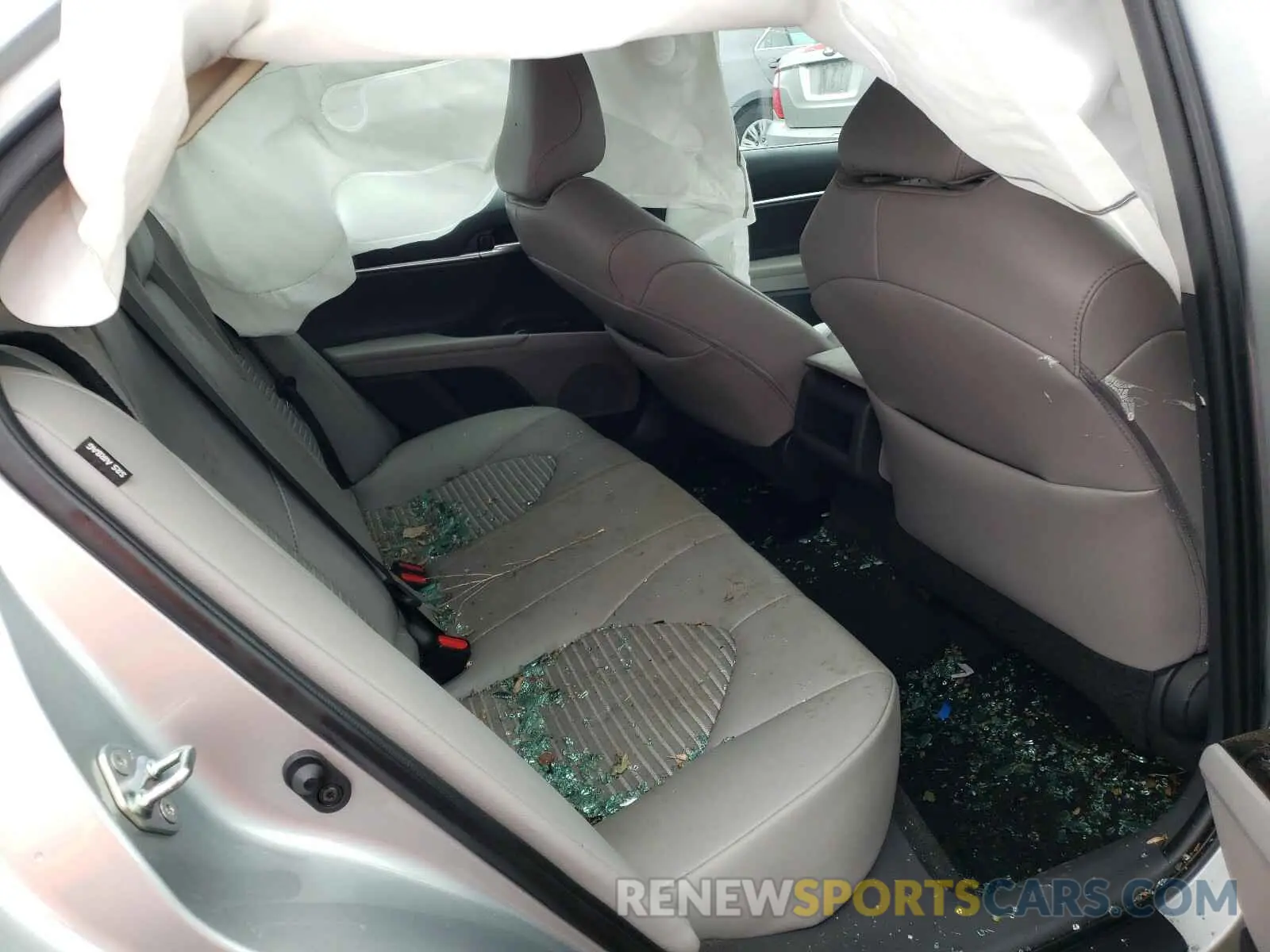 6 Photograph of a damaged car 4T1G11AK1LU344172 TOYOTA CAMRY 2020
