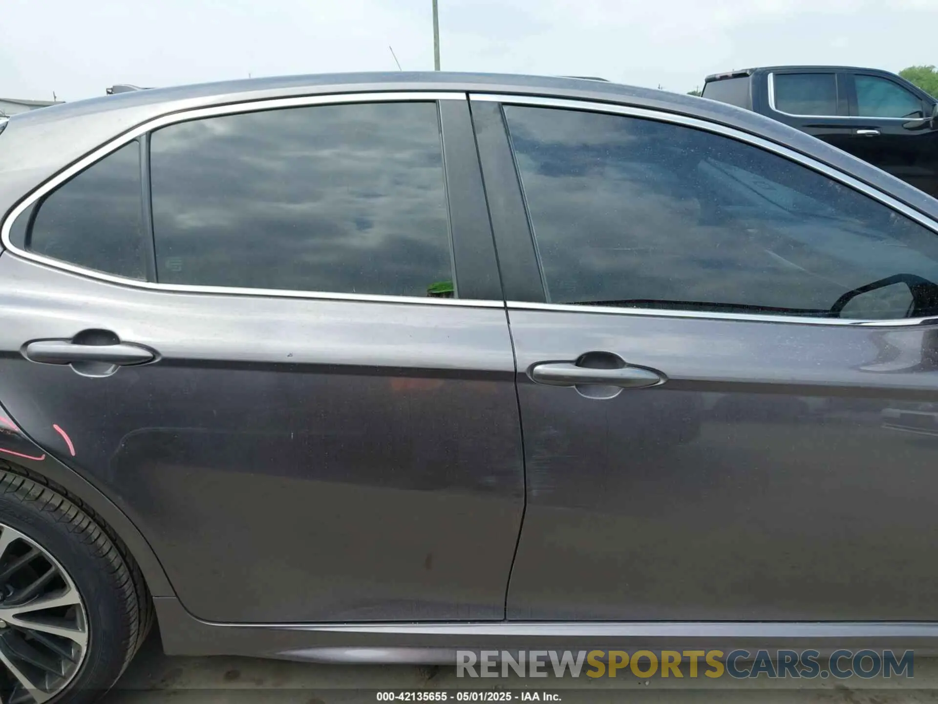 14 Photograph of a damaged car 4T1G11AK1LU345564 TOYOTA CAMRY 2020