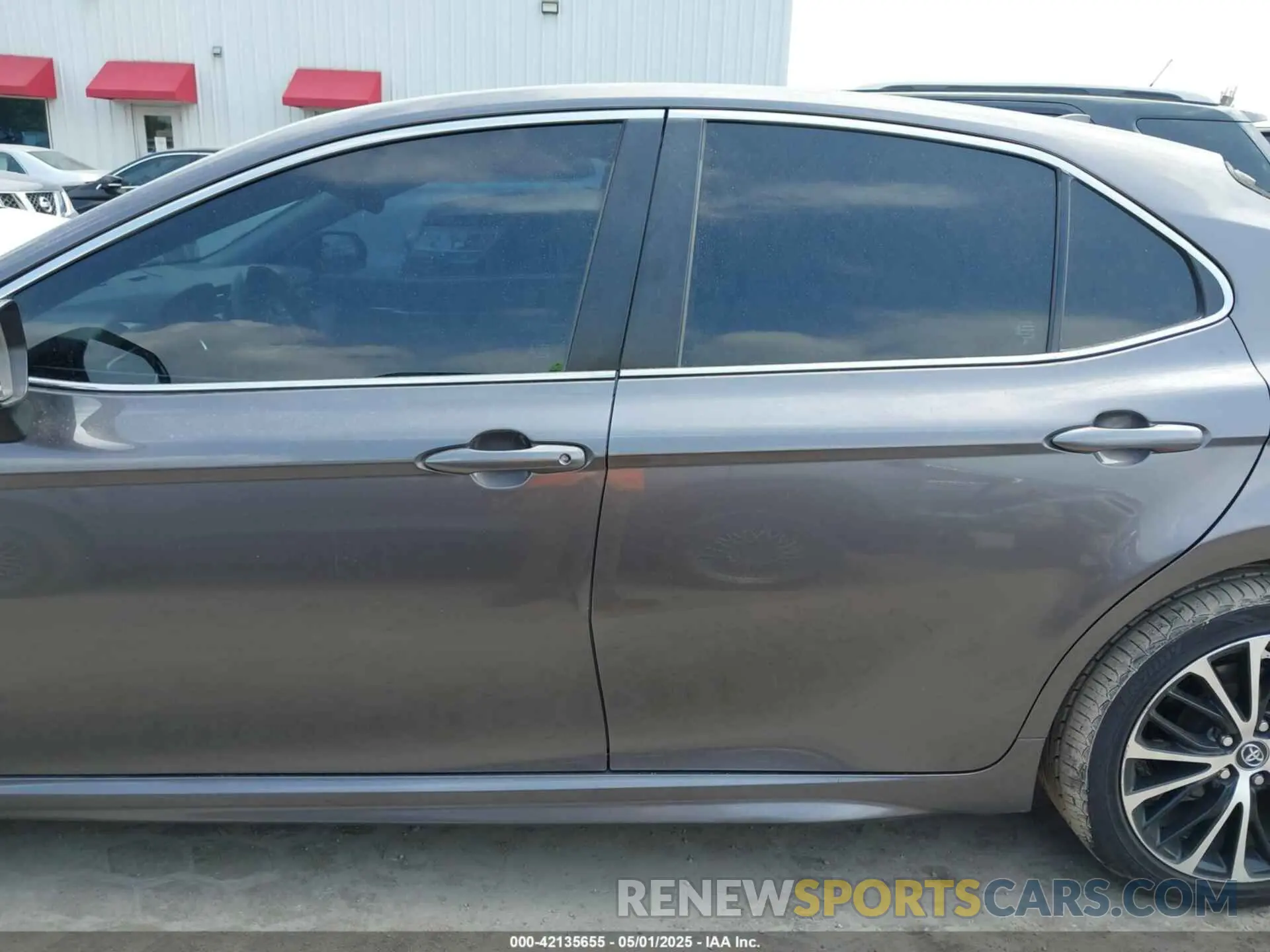 15 Photograph of a damaged car 4T1G11AK1LU345564 TOYOTA CAMRY 2020