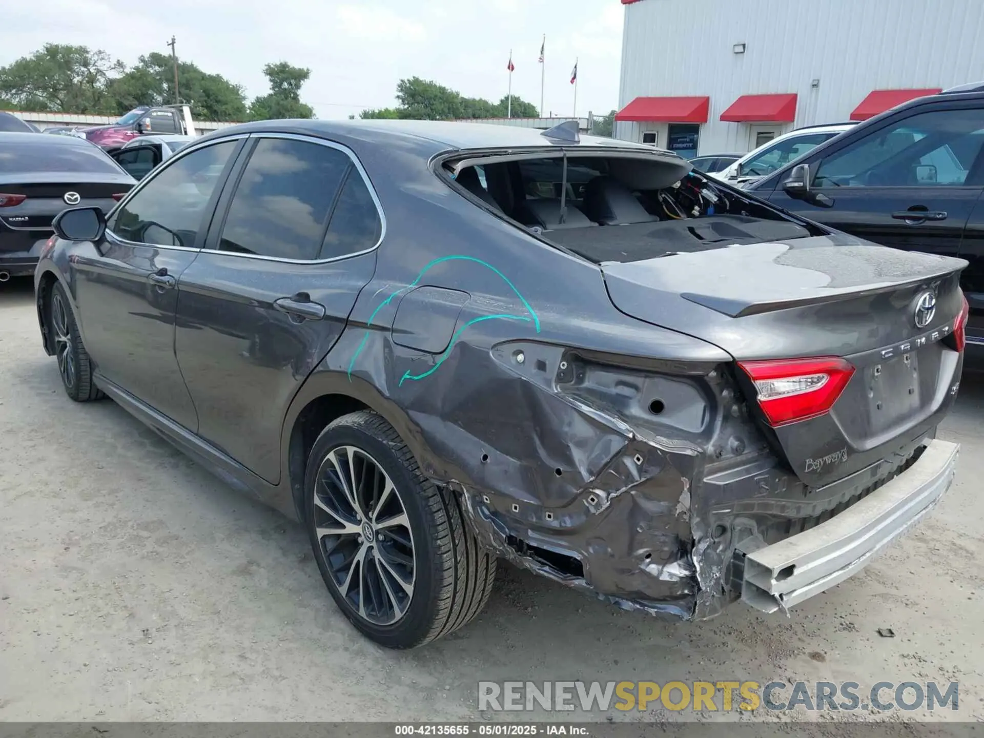 3 Photograph of a damaged car 4T1G11AK1LU345564 TOYOTA CAMRY 2020