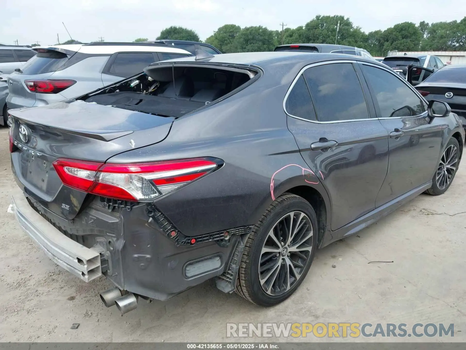 4 Photograph of a damaged car 4T1G11AK1LU345564 TOYOTA CAMRY 2020