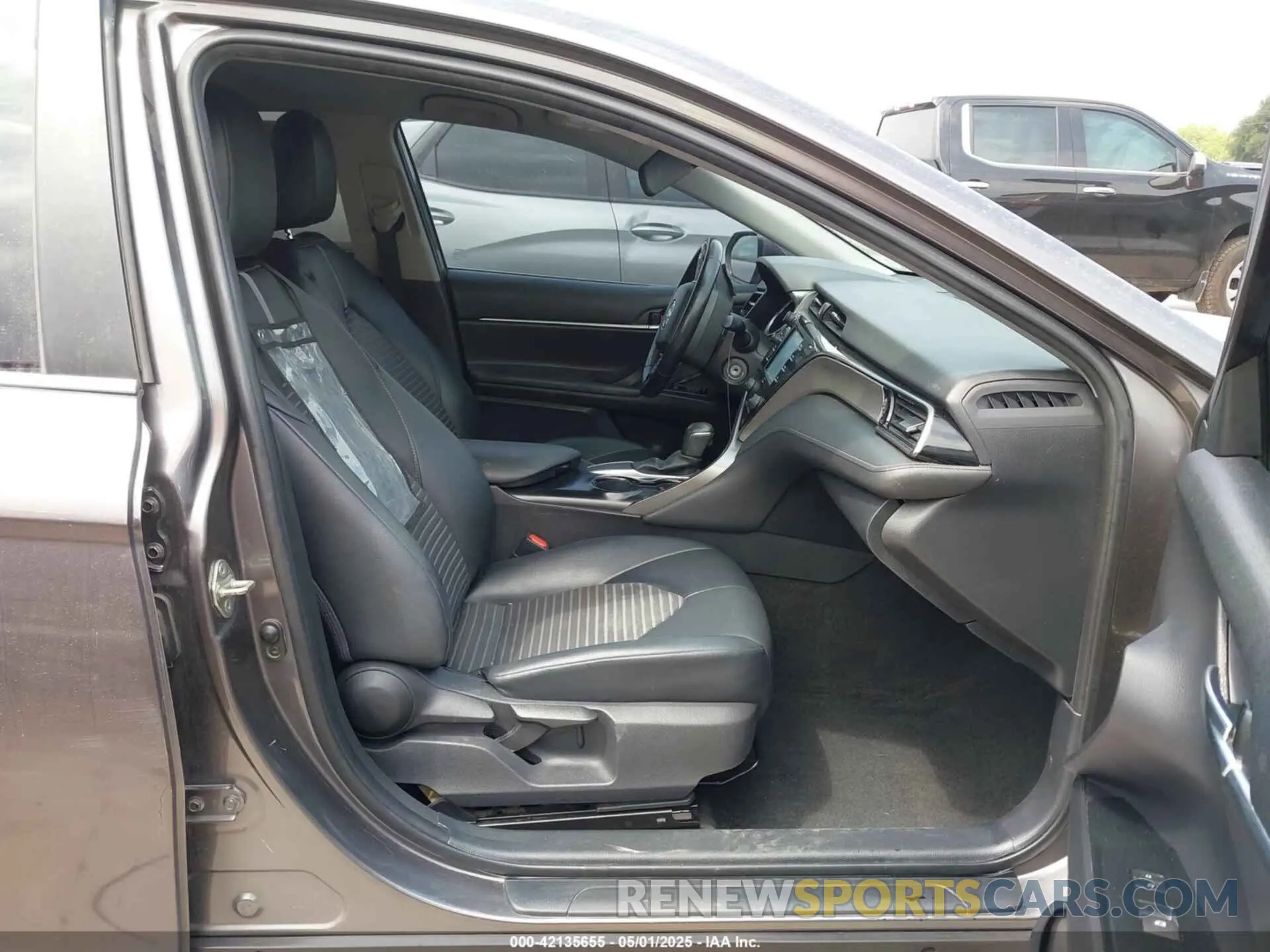 5 Photograph of a damaged car 4T1G11AK1LU345564 TOYOTA CAMRY 2020