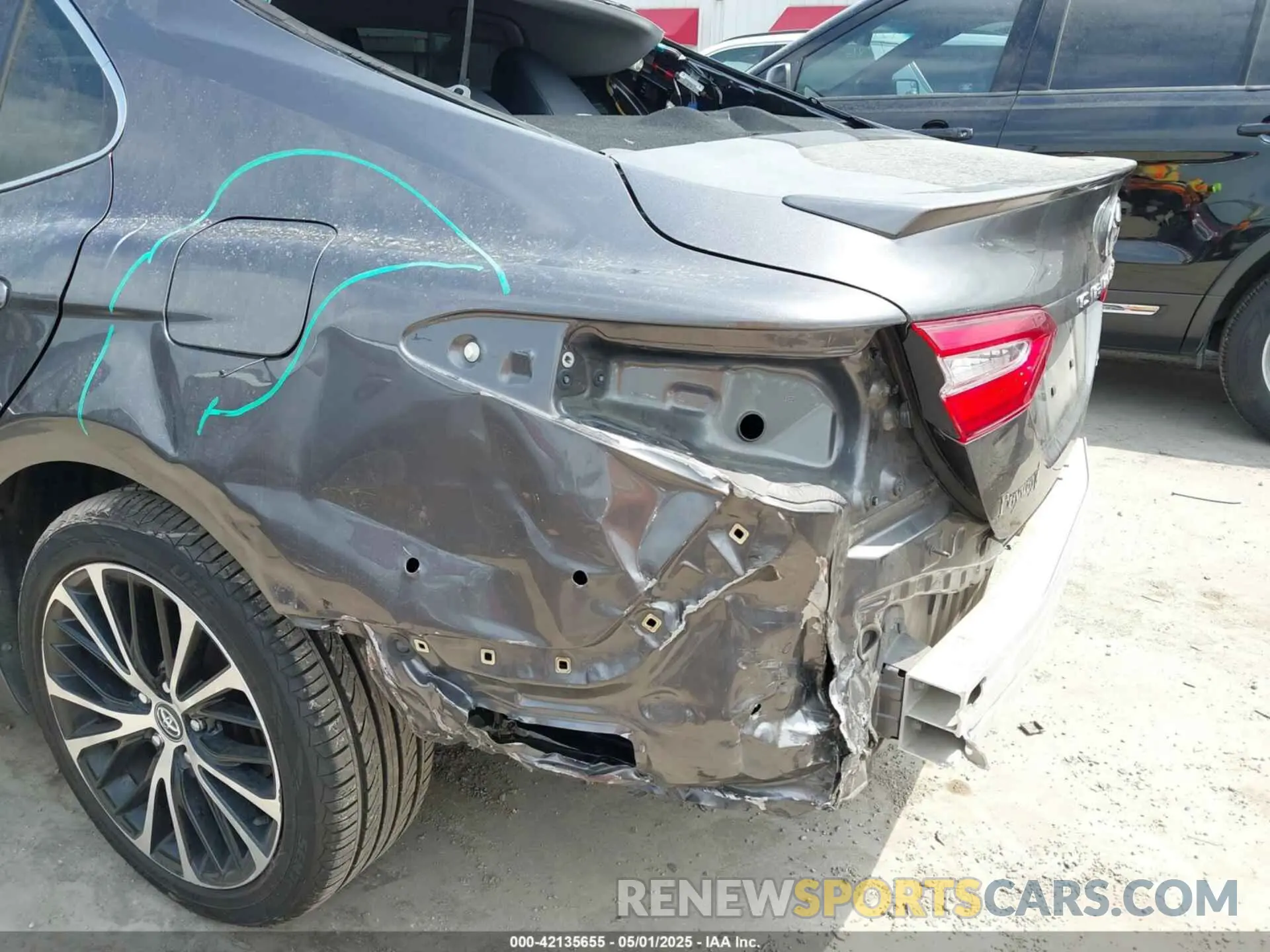 6 Photograph of a damaged car 4T1G11AK1LU345564 TOYOTA CAMRY 2020