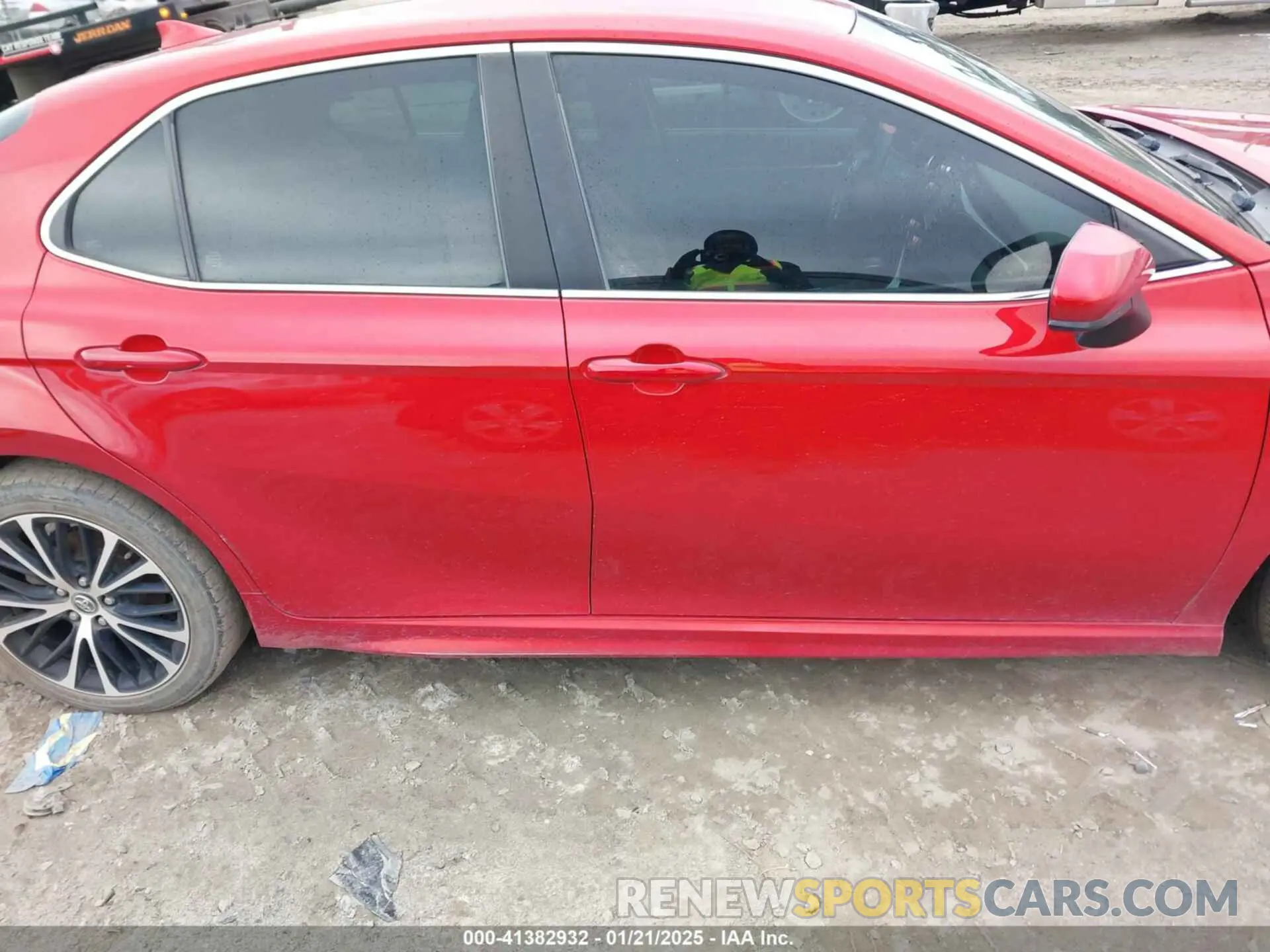 13 Photograph of a damaged car 4T1G11AK1LU352661 TOYOTA CAMRY 2020