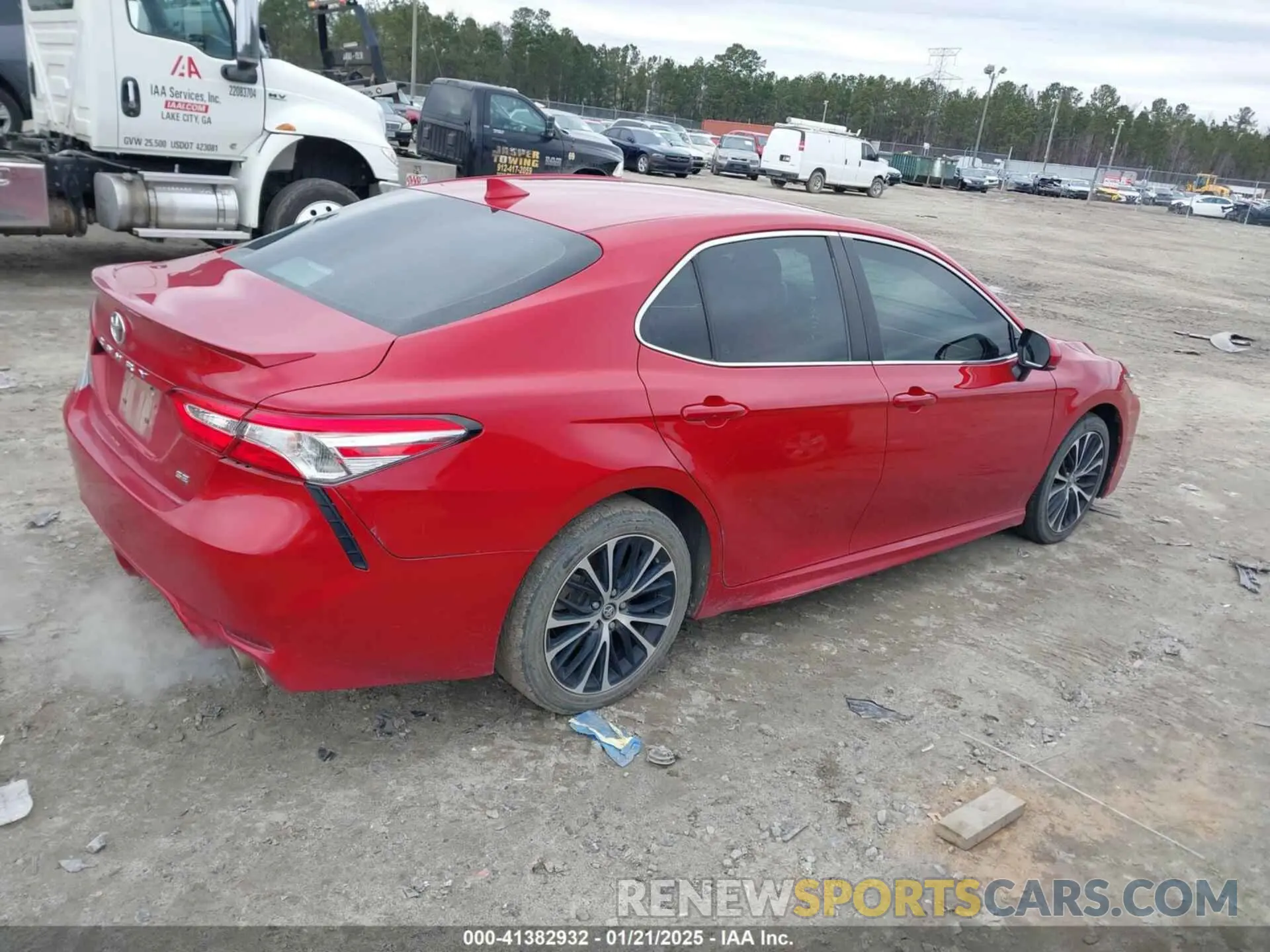 4 Photograph of a damaged car 4T1G11AK1LU352661 TOYOTA CAMRY 2020