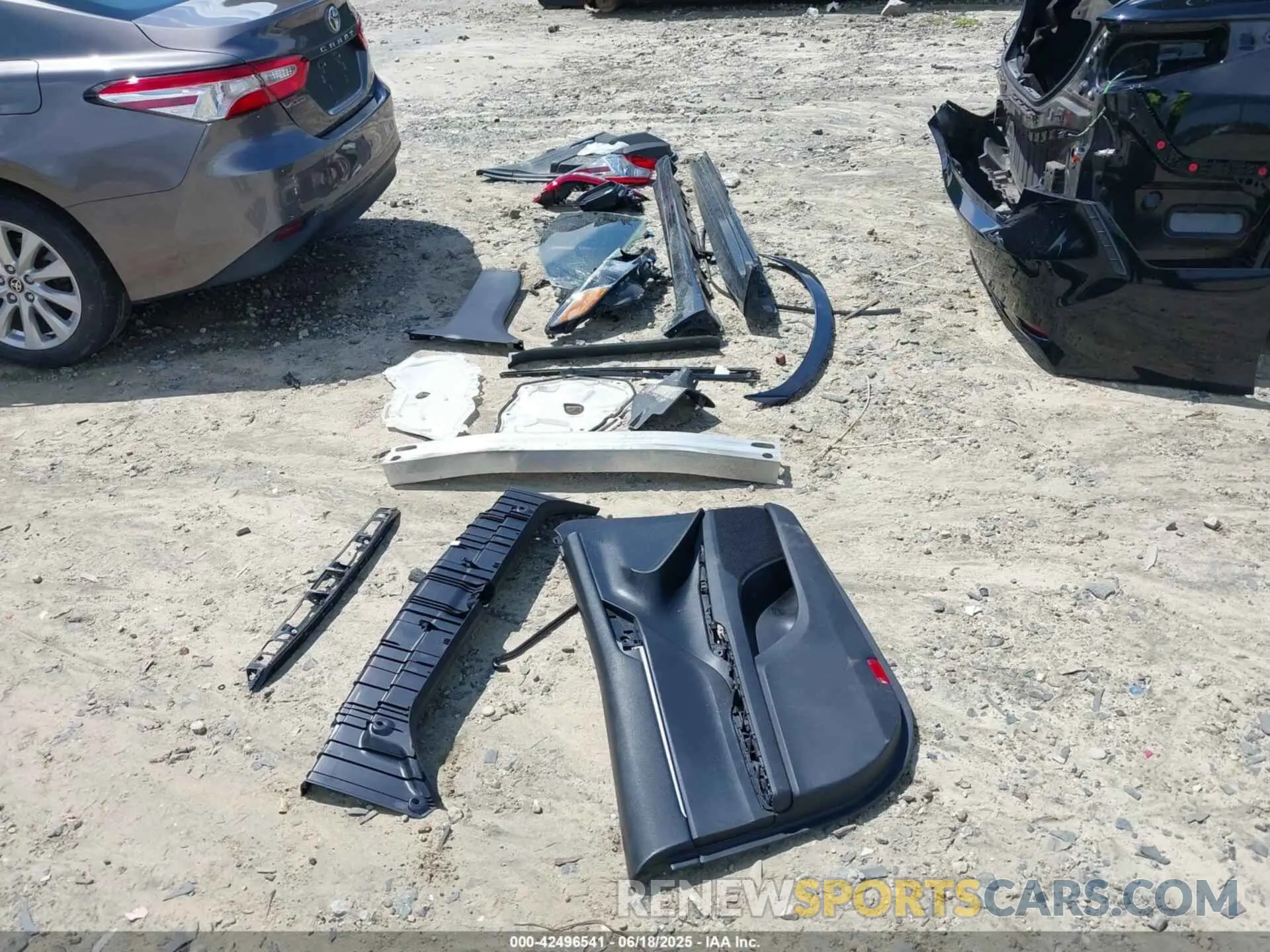 12 Photograph of a damaged car 4T1G11AK1LU369525 TOYOTA CAMRY 2020