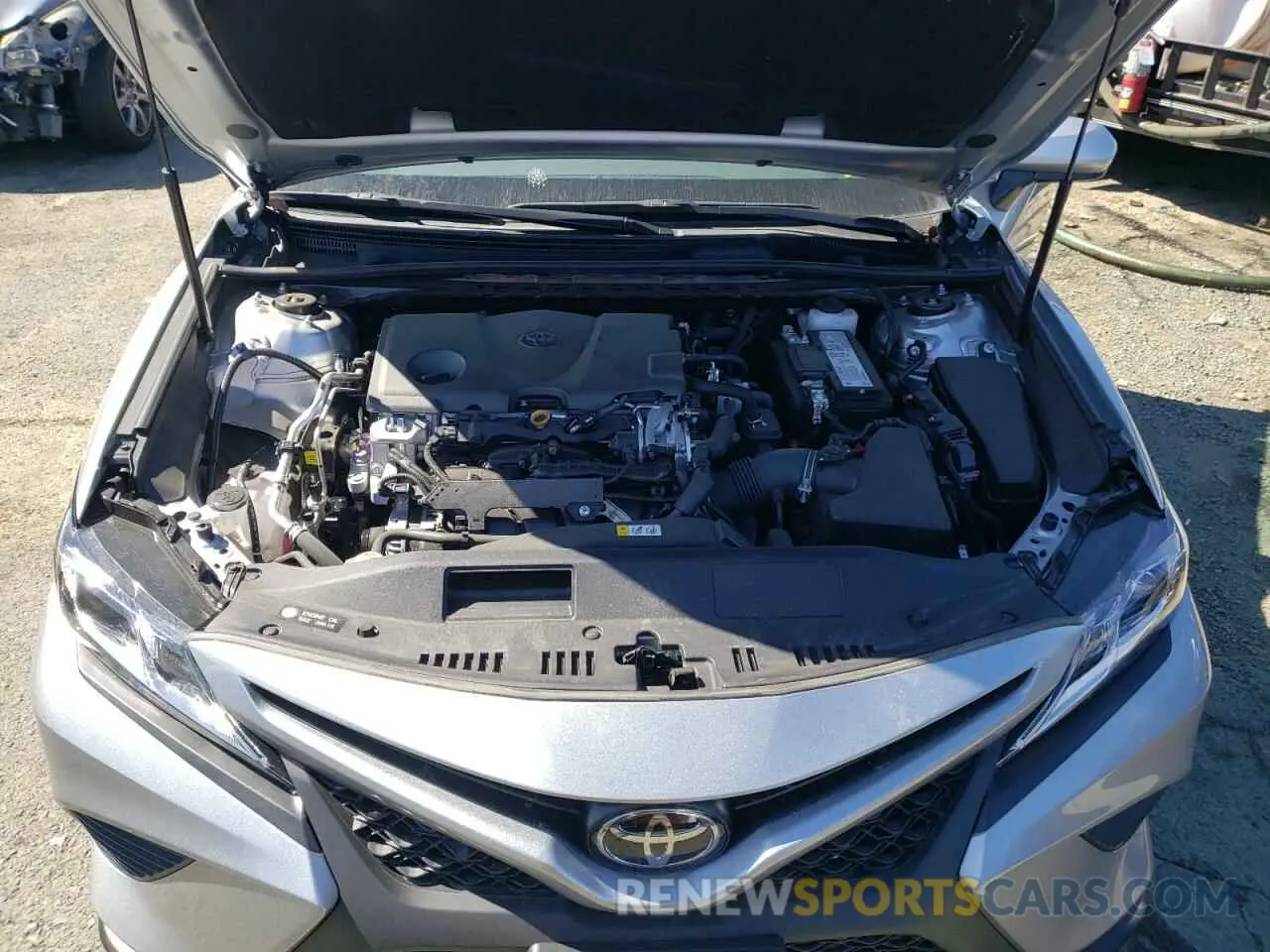 7 Photograph of a damaged car 4T1G11AK1LU375373 TOYOTA CAMRY 2020