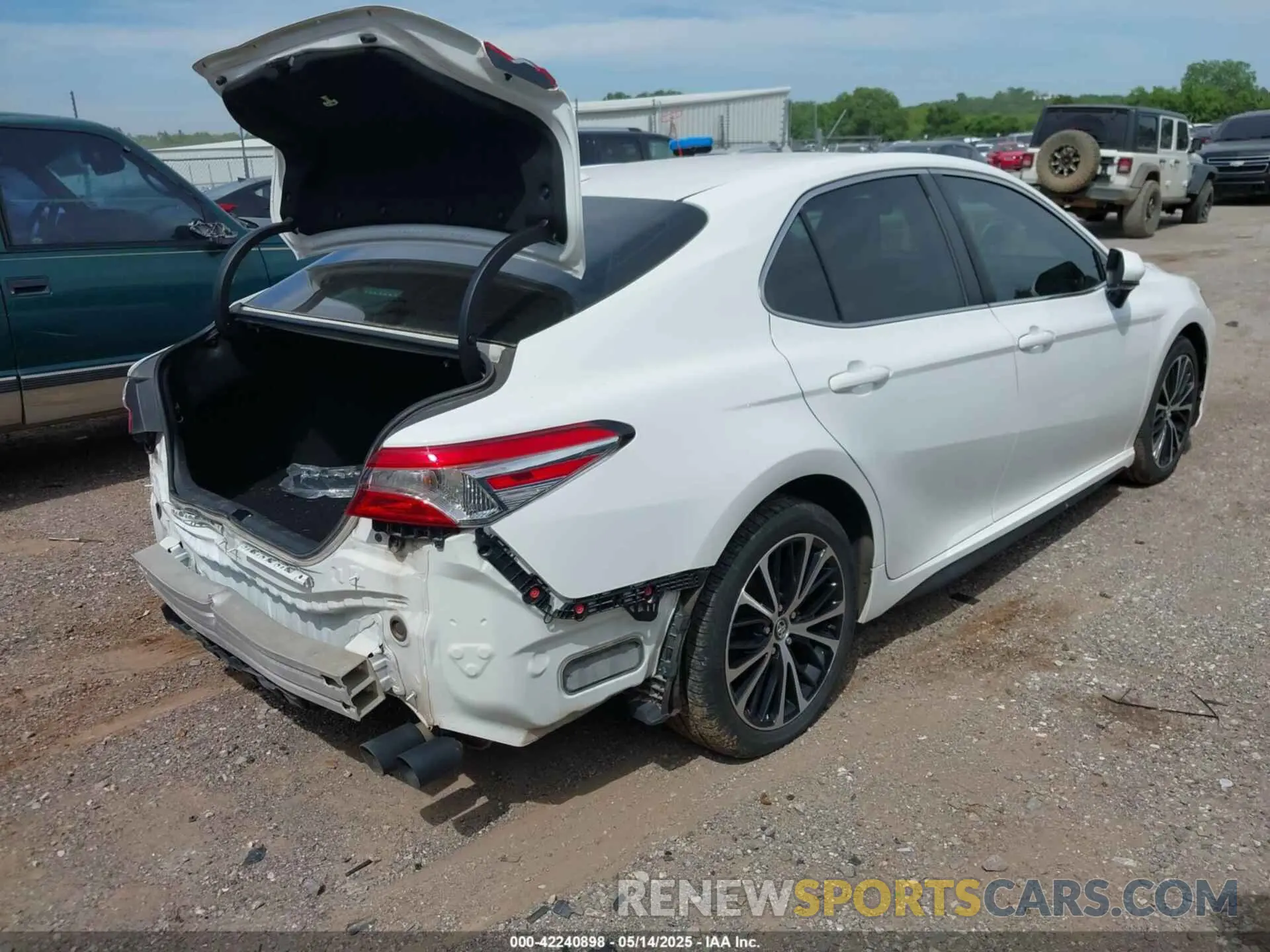 4 Фотография поврежденного автомобиля 4T1G11AK1LU862704 TOYOTA CAMRY 2020