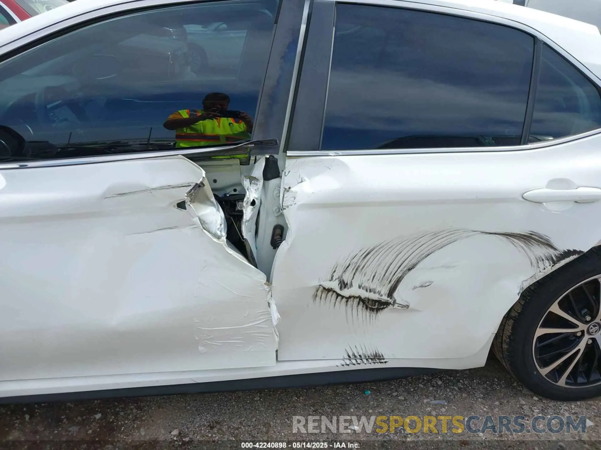 6 Фотография поврежденного автомобиля 4T1G11AK1LU862704 TOYOTA CAMRY 2020