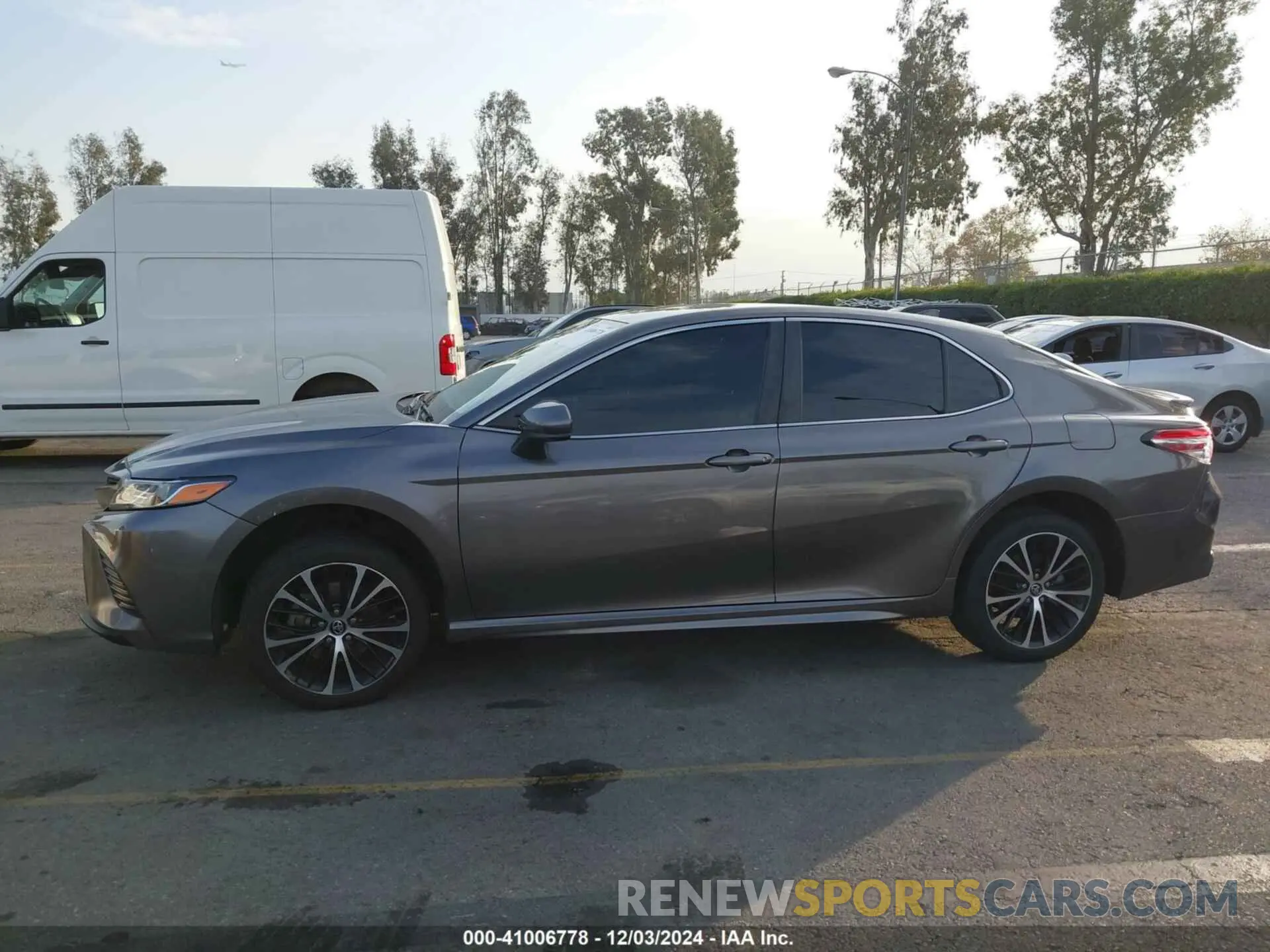 14 Photograph of a damaged car 4T1G11AK1LU896383 TOYOTA CAMRY 2020