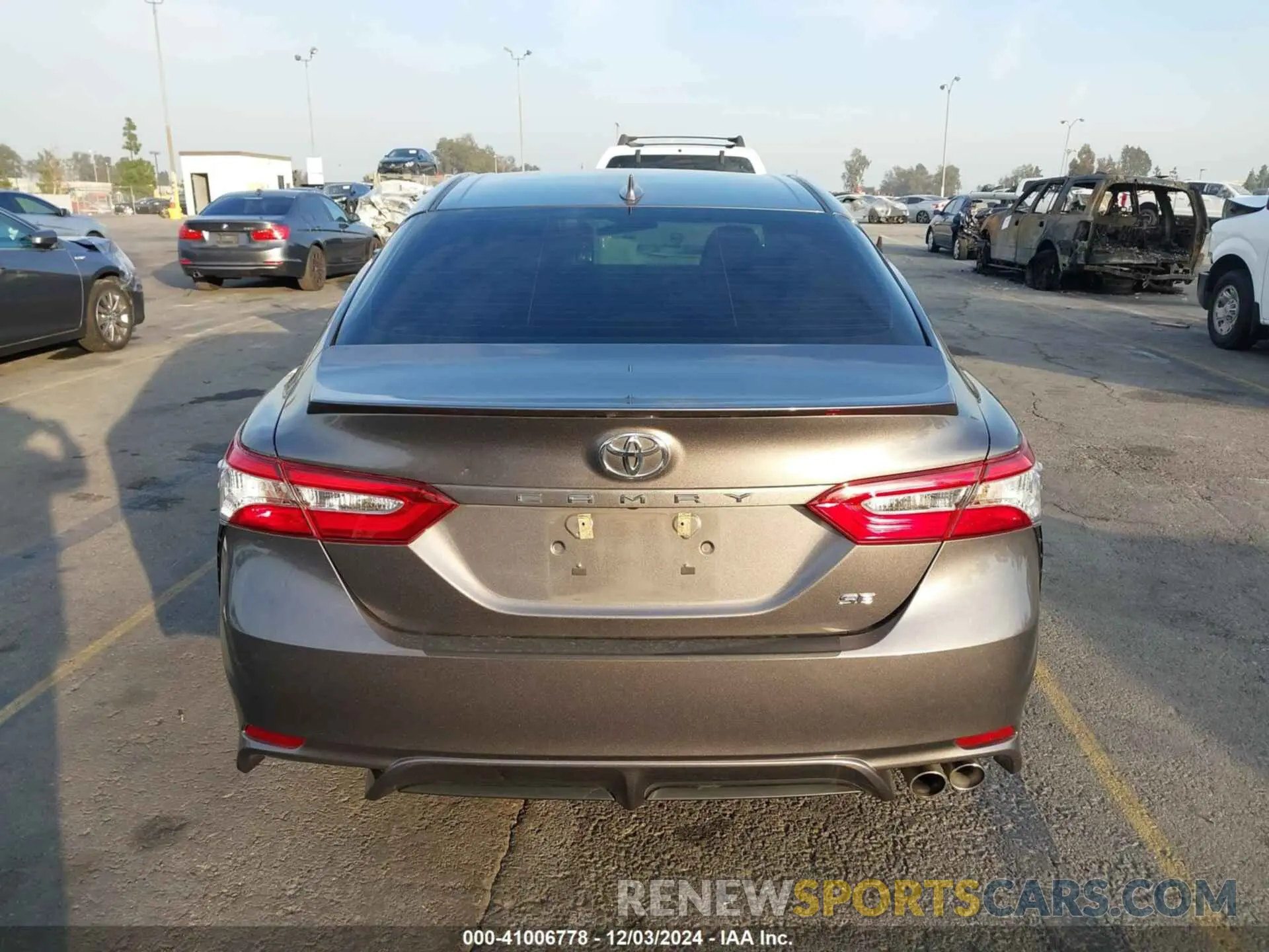 16 Photograph of a damaged car 4T1G11AK1LU896383 TOYOTA CAMRY 2020