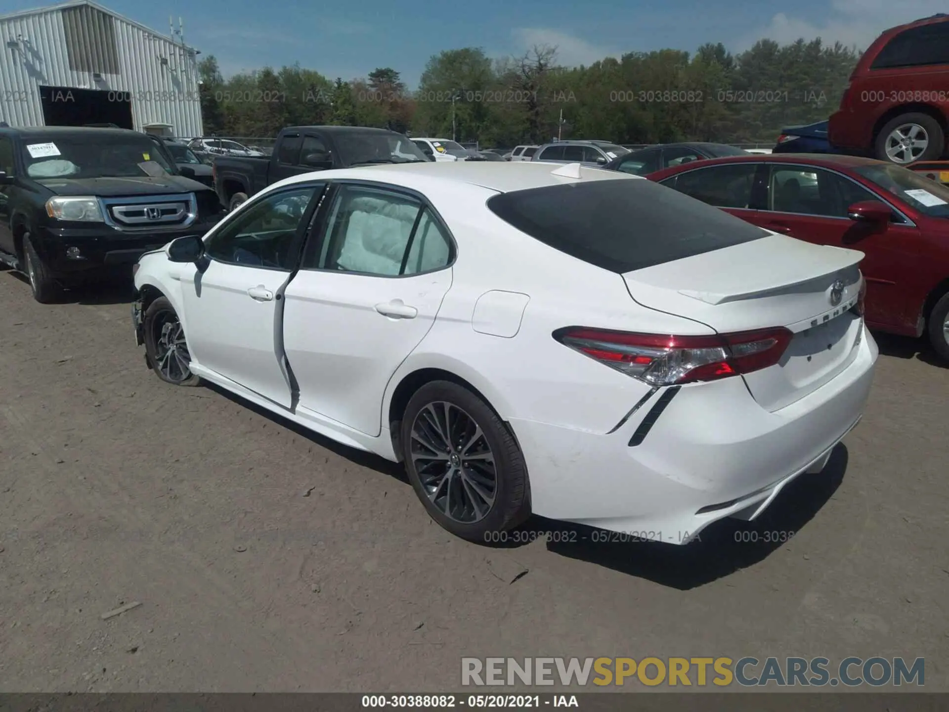 3 Photograph of a damaged car 4T1G11AK1LU930158 TOYOTA CAMRY 2020