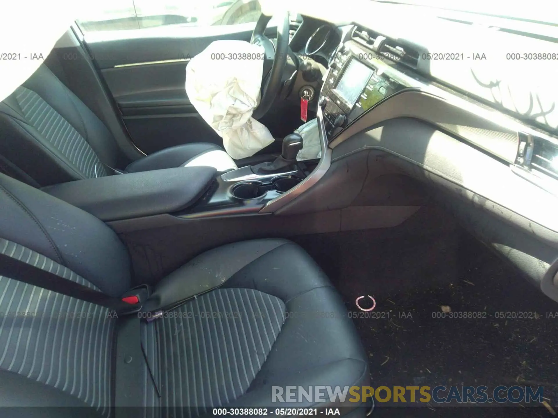 5 Photograph of a damaged car 4T1G11AK1LU930158 TOYOTA CAMRY 2020