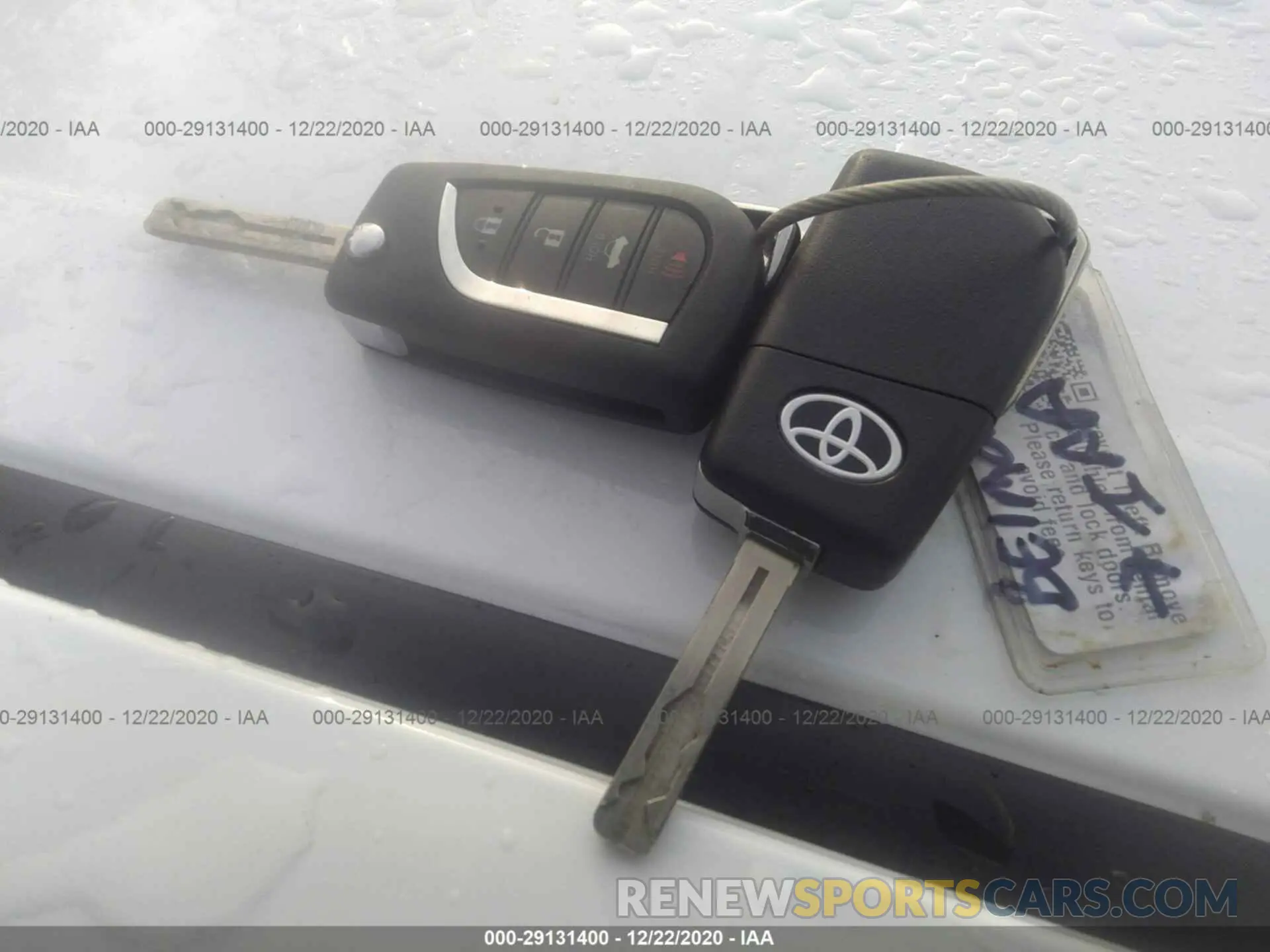11 Photograph of a damaged car 4T1G11AK1LU939426 TOYOTA CAMRY 2020