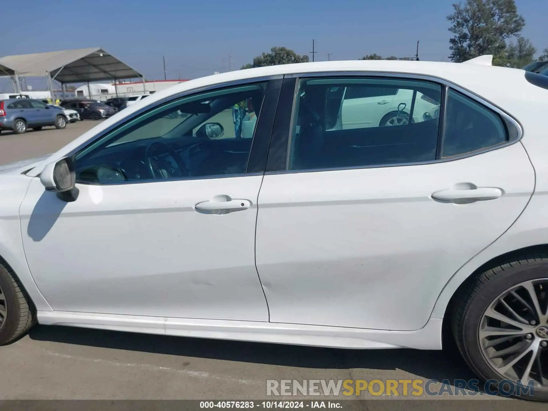15 Photograph of a damaged car 4T1G11AK1LU969638 TOYOTA CAMRY 2020