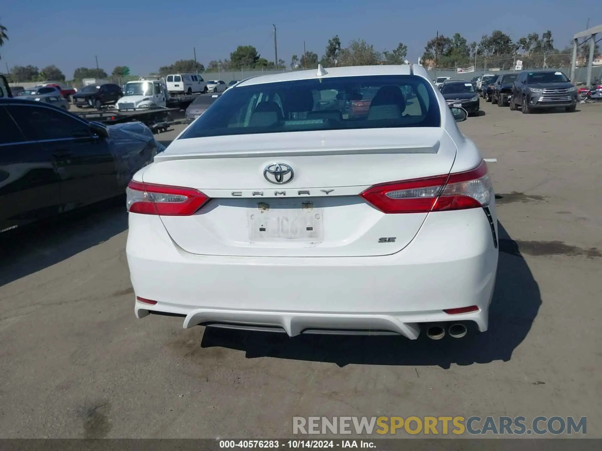 17 Photograph of a damaged car 4T1G11AK1LU969638 TOYOTA CAMRY 2020