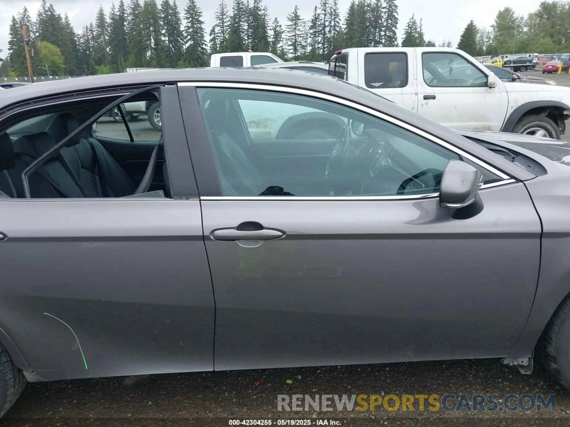 14 Photograph of a damaged car 4T1G11AK1LU983345 TOYOTA CAMRY 2020