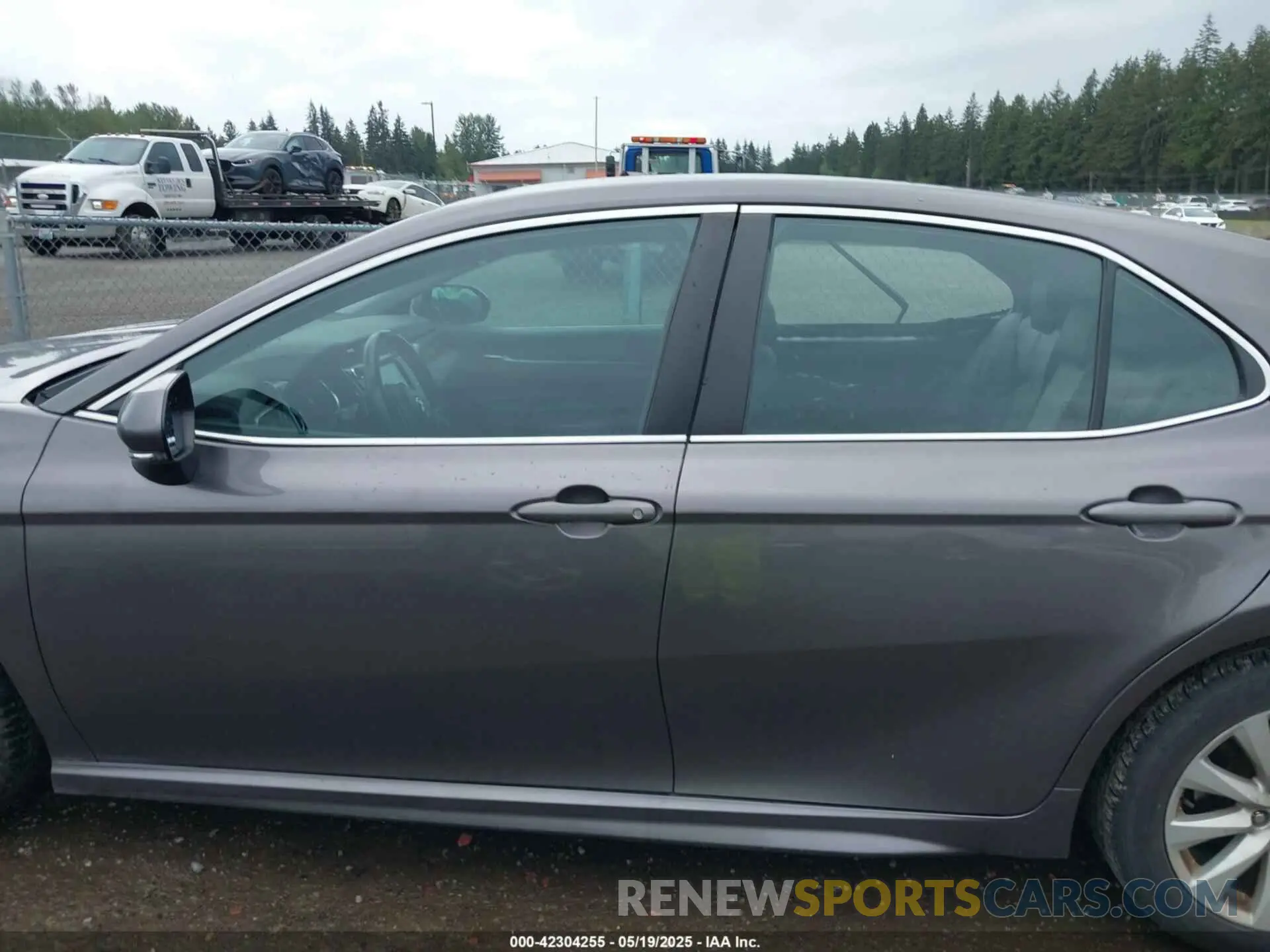 15 Photograph of a damaged car 4T1G11AK1LU983345 TOYOTA CAMRY 2020