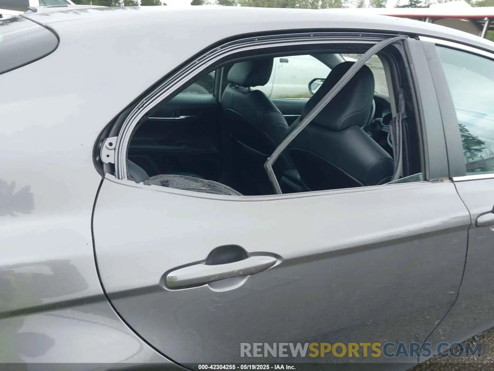 19 Photograph of a damaged car 4T1G11AK1LU983345 TOYOTA CAMRY 2020