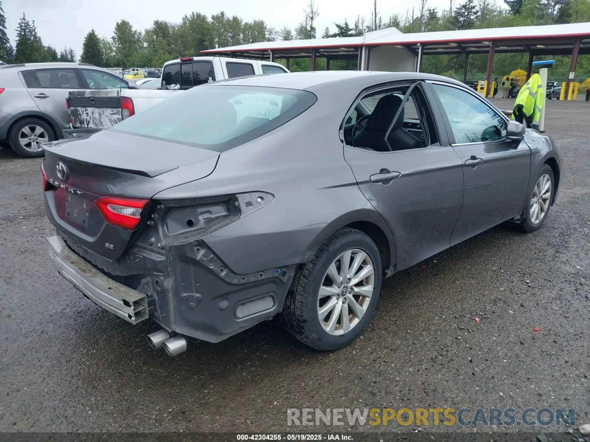 4 Photograph of a damaged car 4T1G11AK1LU983345 TOYOTA CAMRY 2020