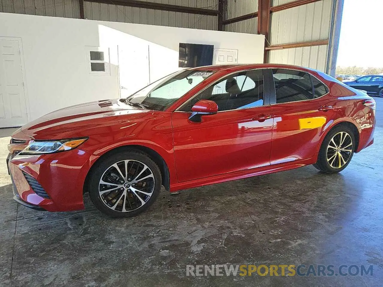 1 Фотография поврежденного автомобиля 4T1G11AK2LU320592 TOYOTA CAMRY 2020
