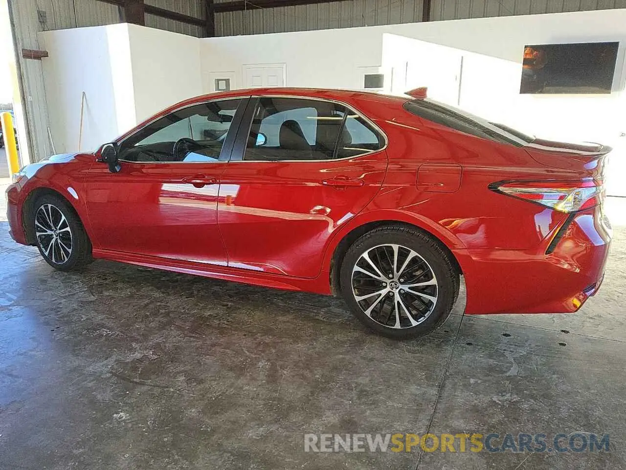 2 Фотография поврежденного автомобиля 4T1G11AK2LU320592 TOYOTA CAMRY 2020