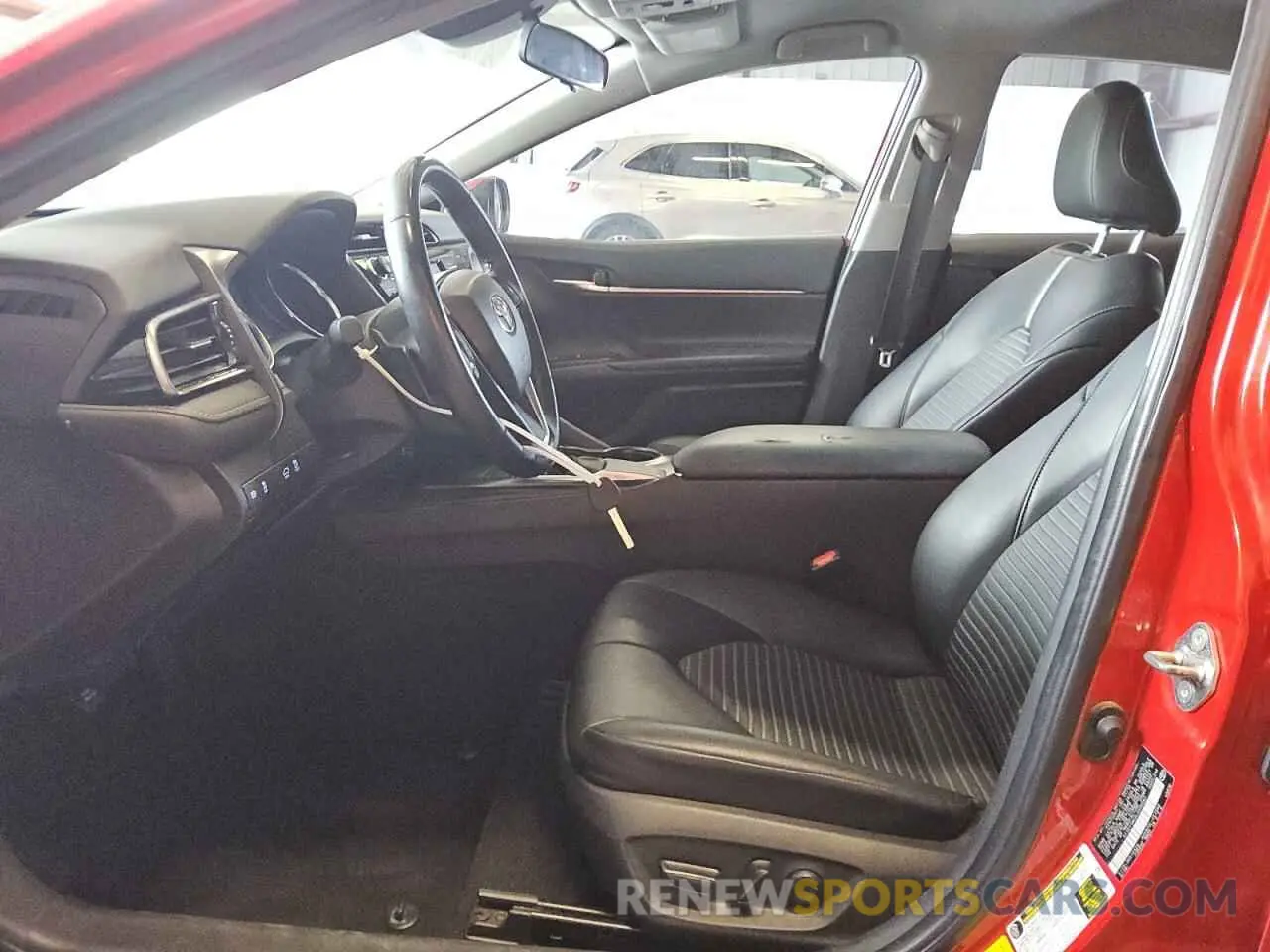 7 Фотография поврежденного автомобиля 4T1G11AK2LU320592 TOYOTA CAMRY 2020
