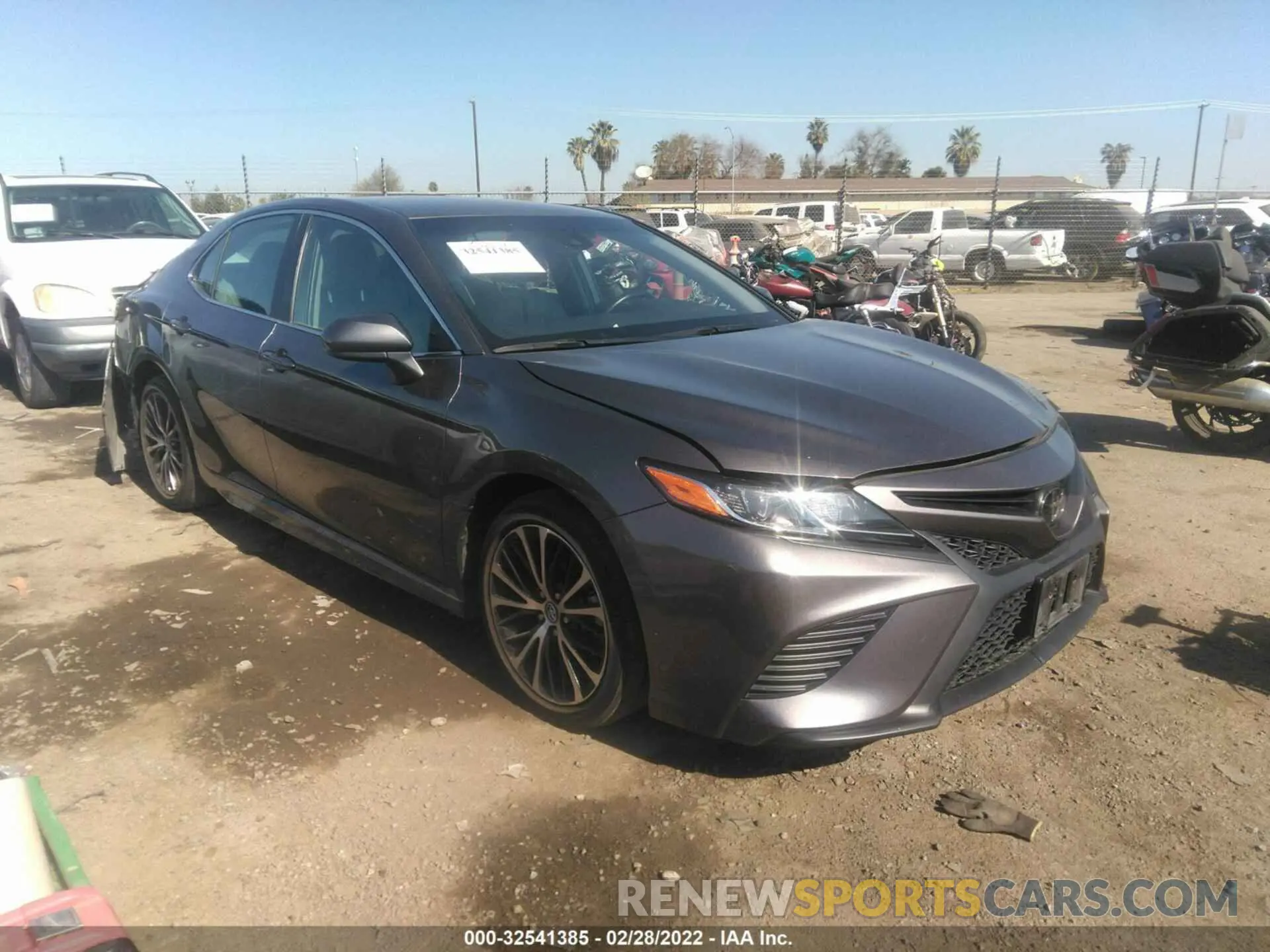 1 Photograph of a damaged car 4T1G11AK2LU332919 TOYOTA CAMRY 2020
