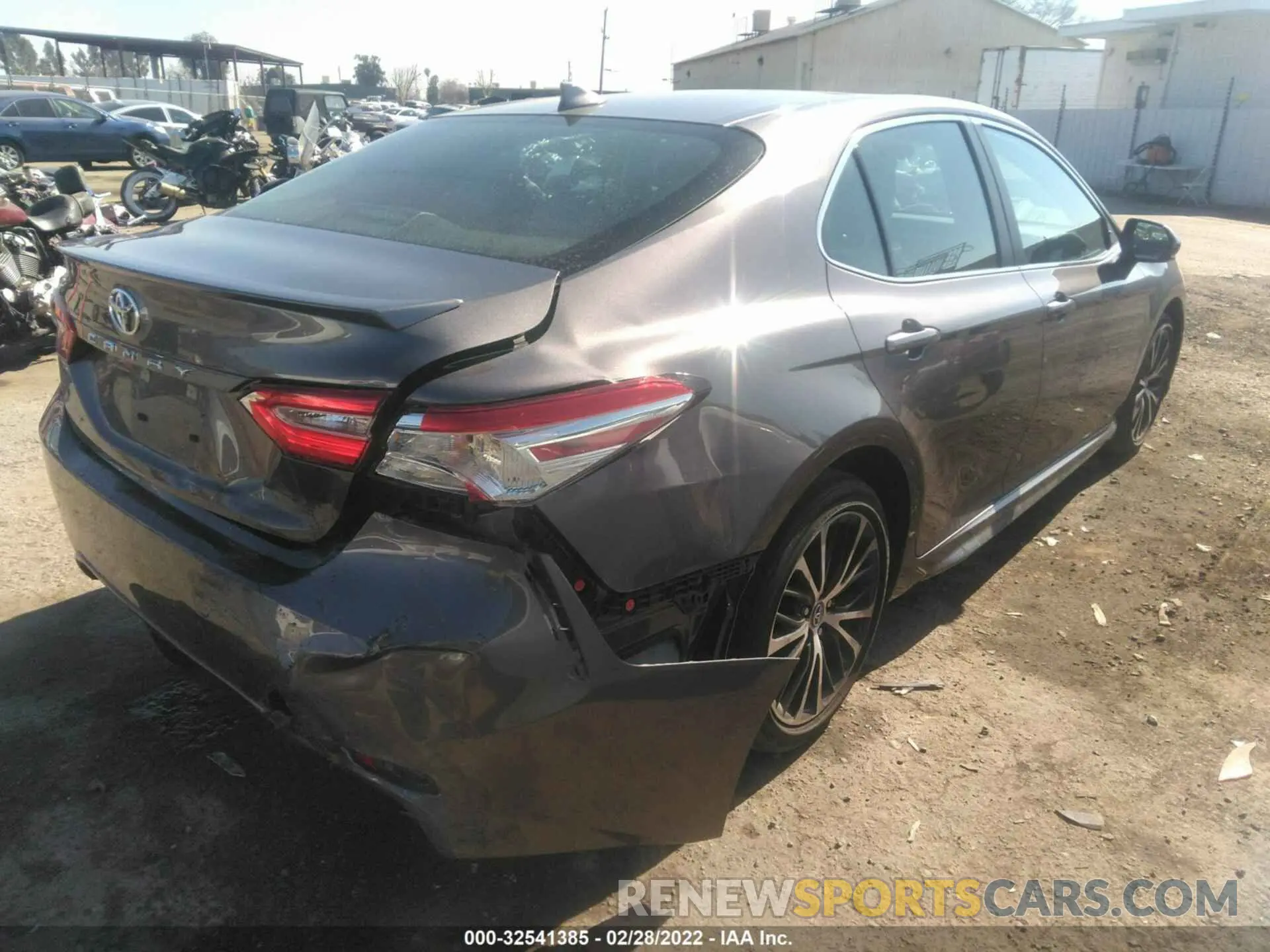 4 Photograph of a damaged car 4T1G11AK2LU332919 TOYOTA CAMRY 2020