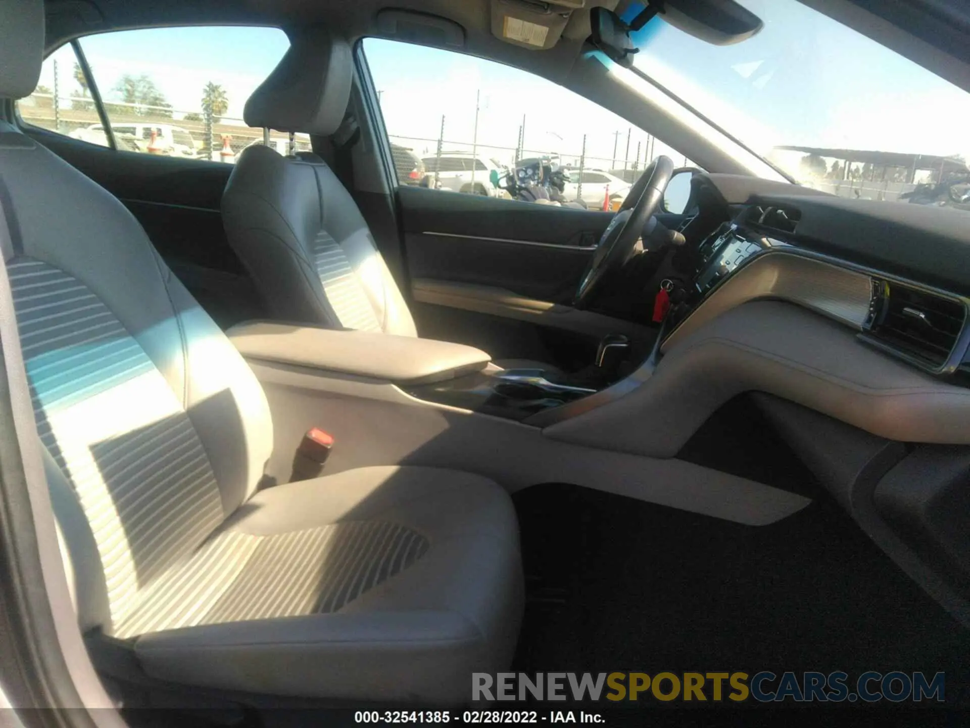 5 Photograph of a damaged car 4T1G11AK2LU332919 TOYOTA CAMRY 2020