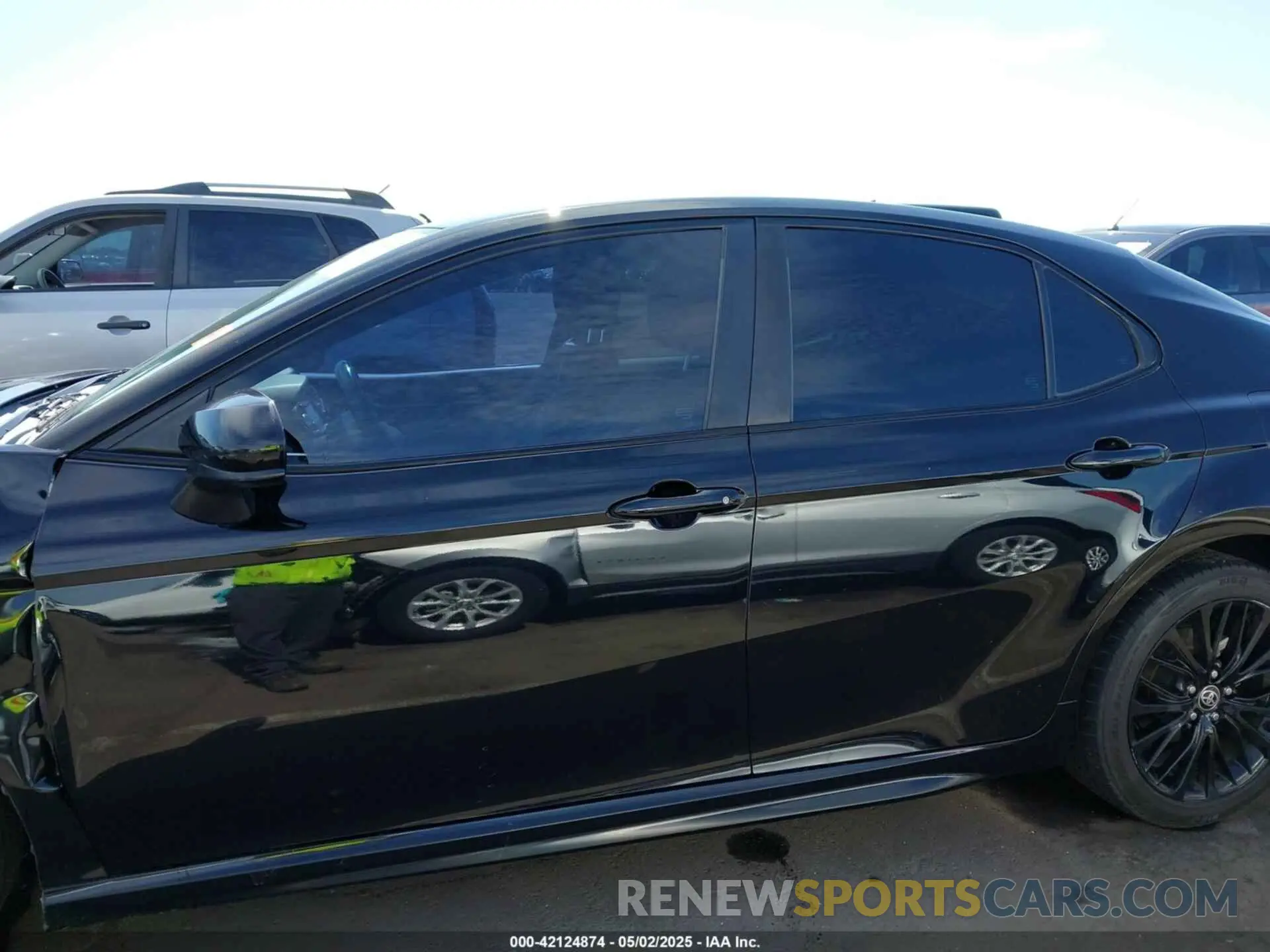 15 Photograph of a damaged car 4T1G11AK2LU401673 TOYOTA CAMRY 2020