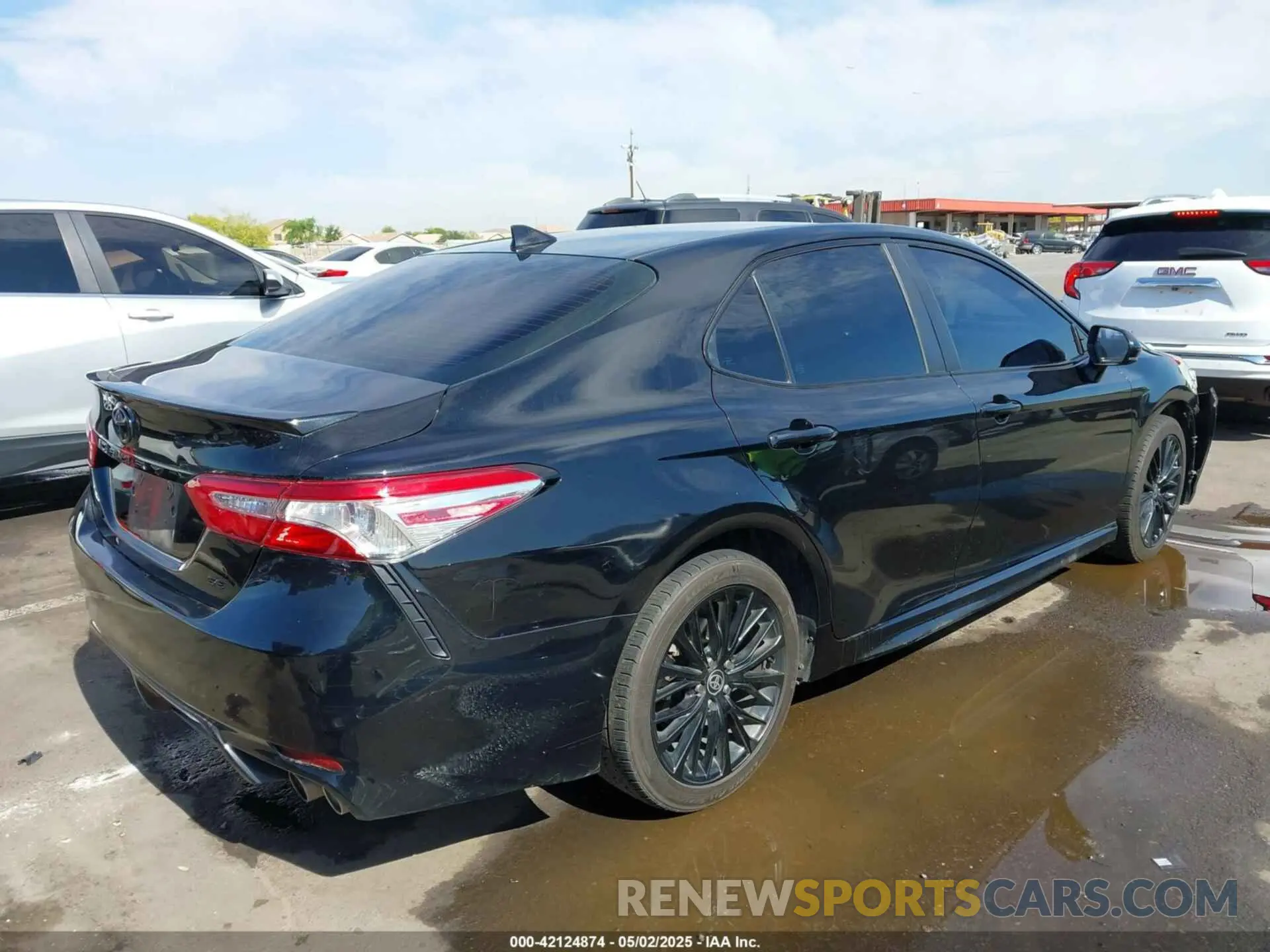 4 Photograph of a damaged car 4T1G11AK2LU401673 TOYOTA CAMRY 2020