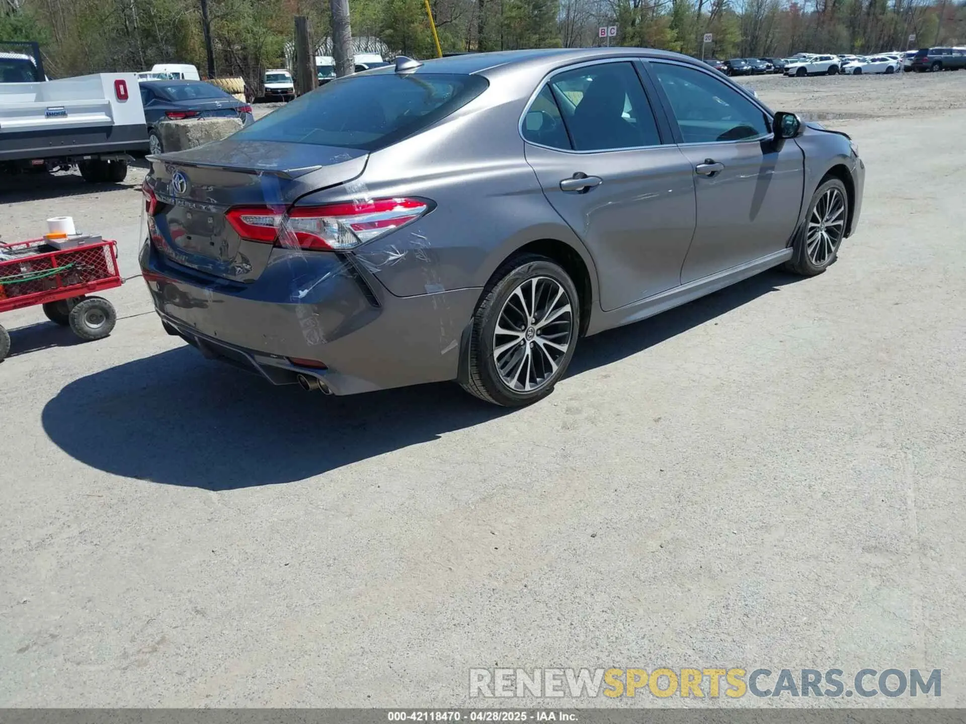 4 Photograph of a damaged car 4T1G11AK2LU862209 TOYOTA CAMRY 2020