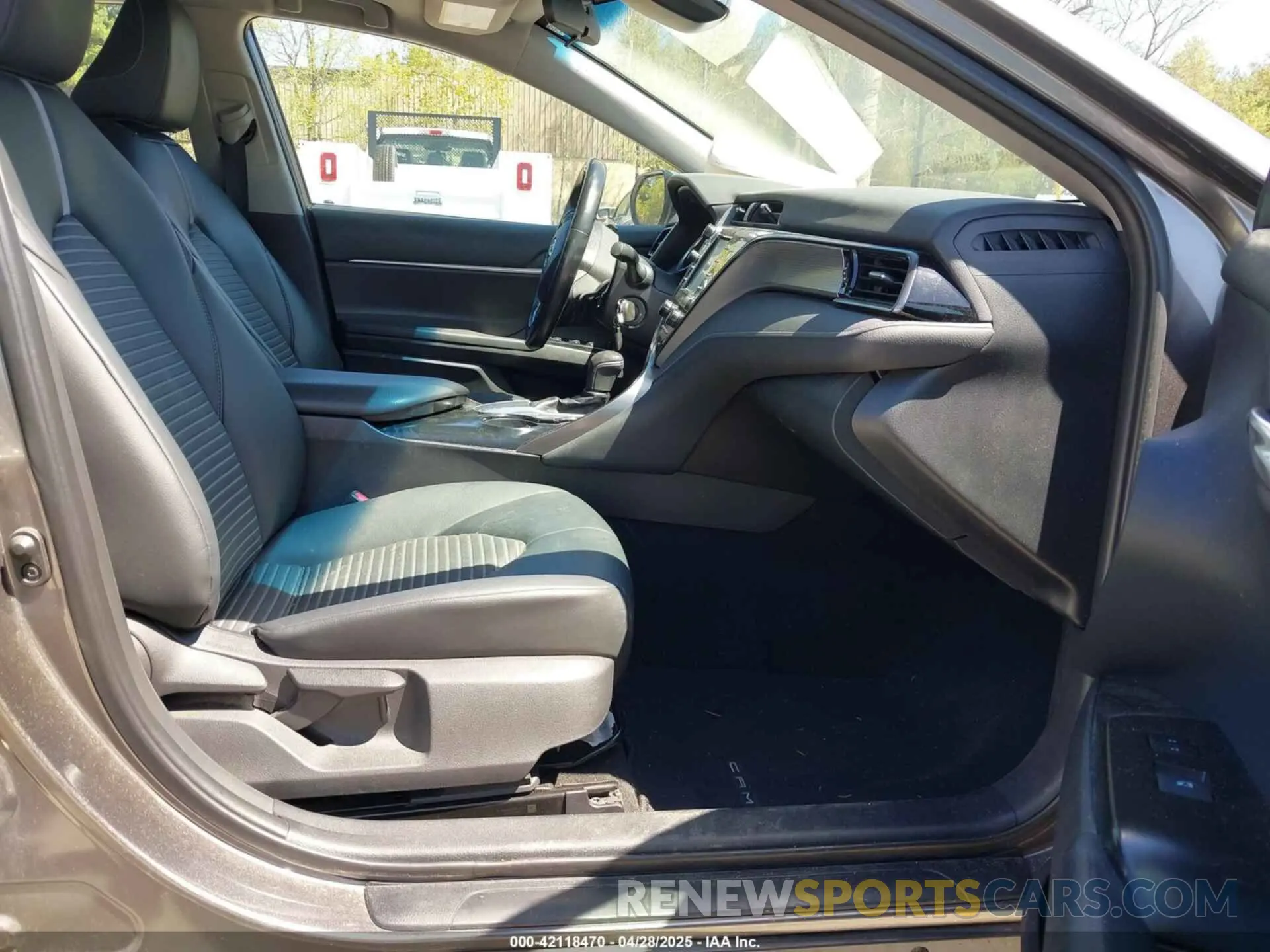 5 Photograph of a damaged car 4T1G11AK2LU862209 TOYOTA CAMRY 2020