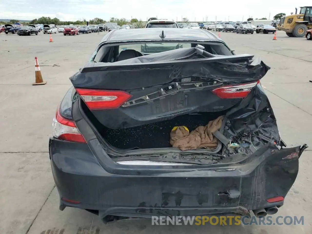6 Photograph of a damaged car 4T1G11AK2LU900246 TOYOTA CAMRY 2020
