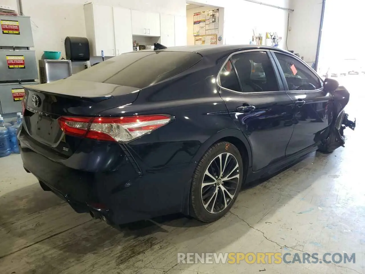 4 Photograph of a damaged car 4T1G11AK2LU905379 TOYOTA CAMRY 2020