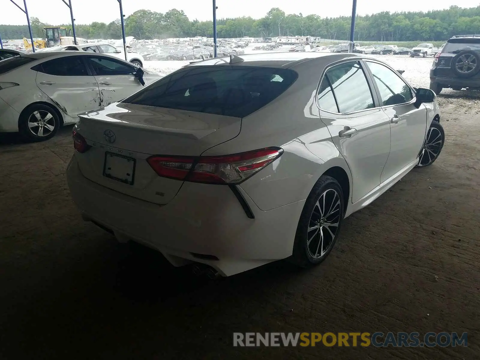 4 Photograph of a damaged car 4T1G11AK2LU941038 TOYOTA CAMRY 2020