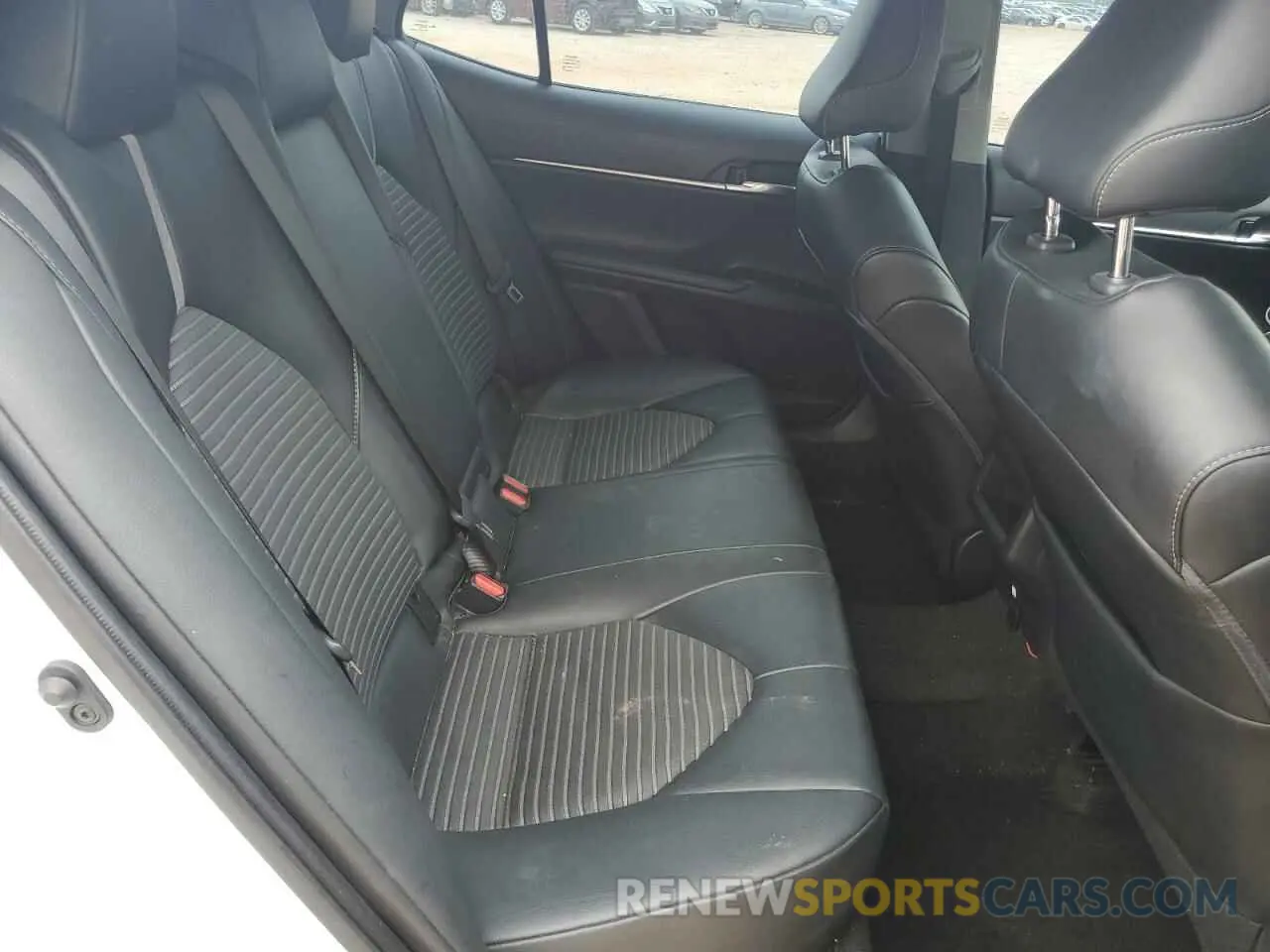 10 Photograph of a damaged car 4T1G11AK2LU952430 TOYOTA CAMRY 2020