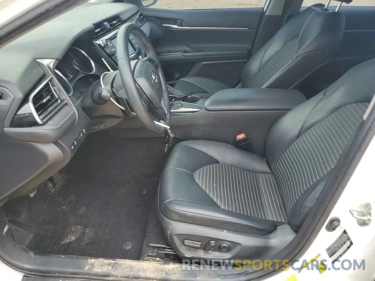 7 Photograph of a damaged car 4T1G11AK2LU952430 TOYOTA CAMRY 2020
