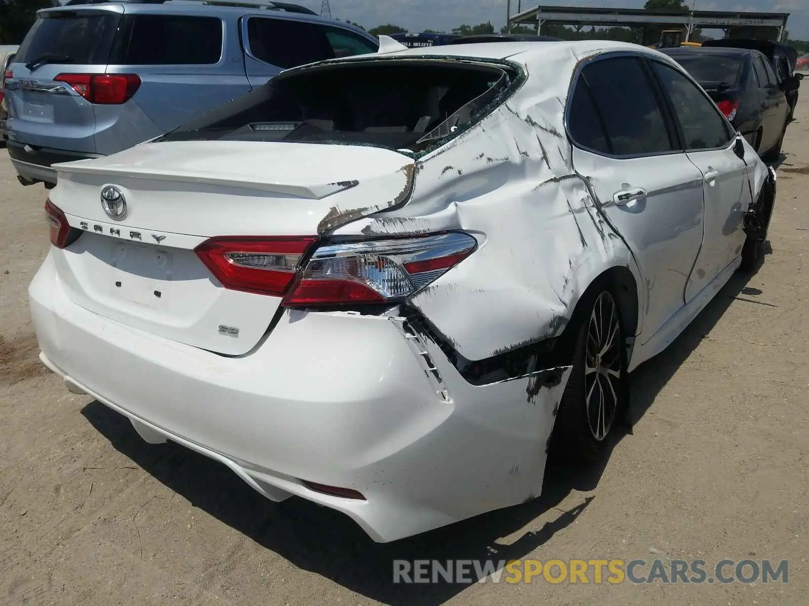 4 Photograph of a damaged car 4T1G11AK2LU961645 TOYOTA CAMRY 2020