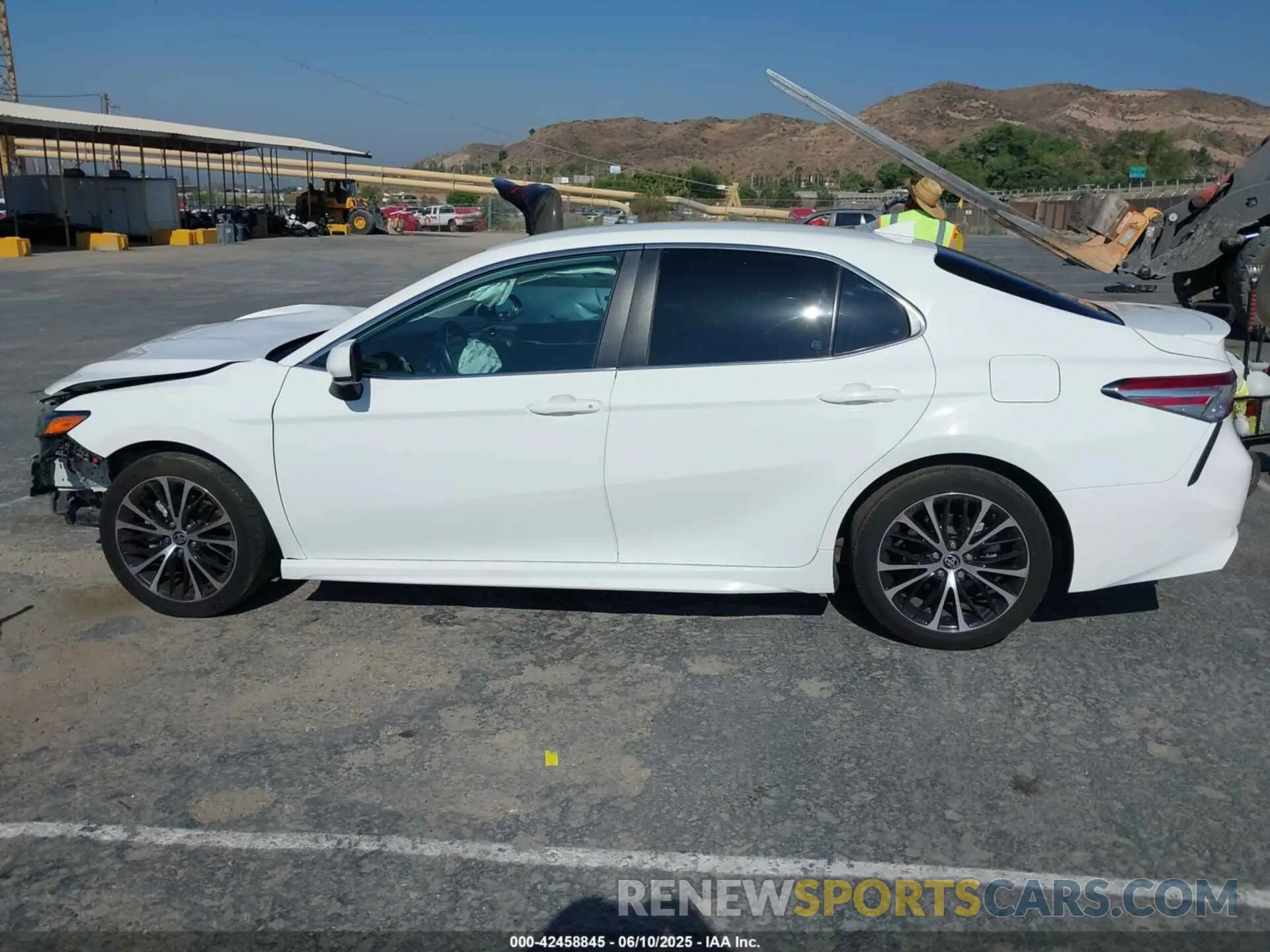 14 Photograph of a damaged car 4T1G11AK2LU967347 TOYOTA CAMRY 2020