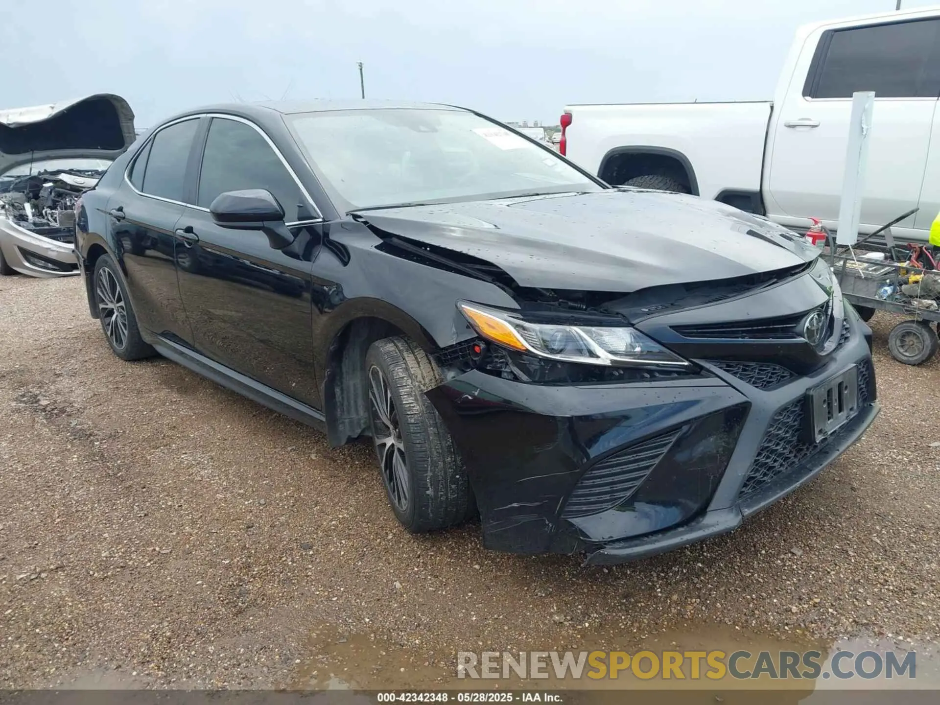 1 Photograph of a damaged car 4T1G11AK2LU975285 TOYOTA CAMRY 2020