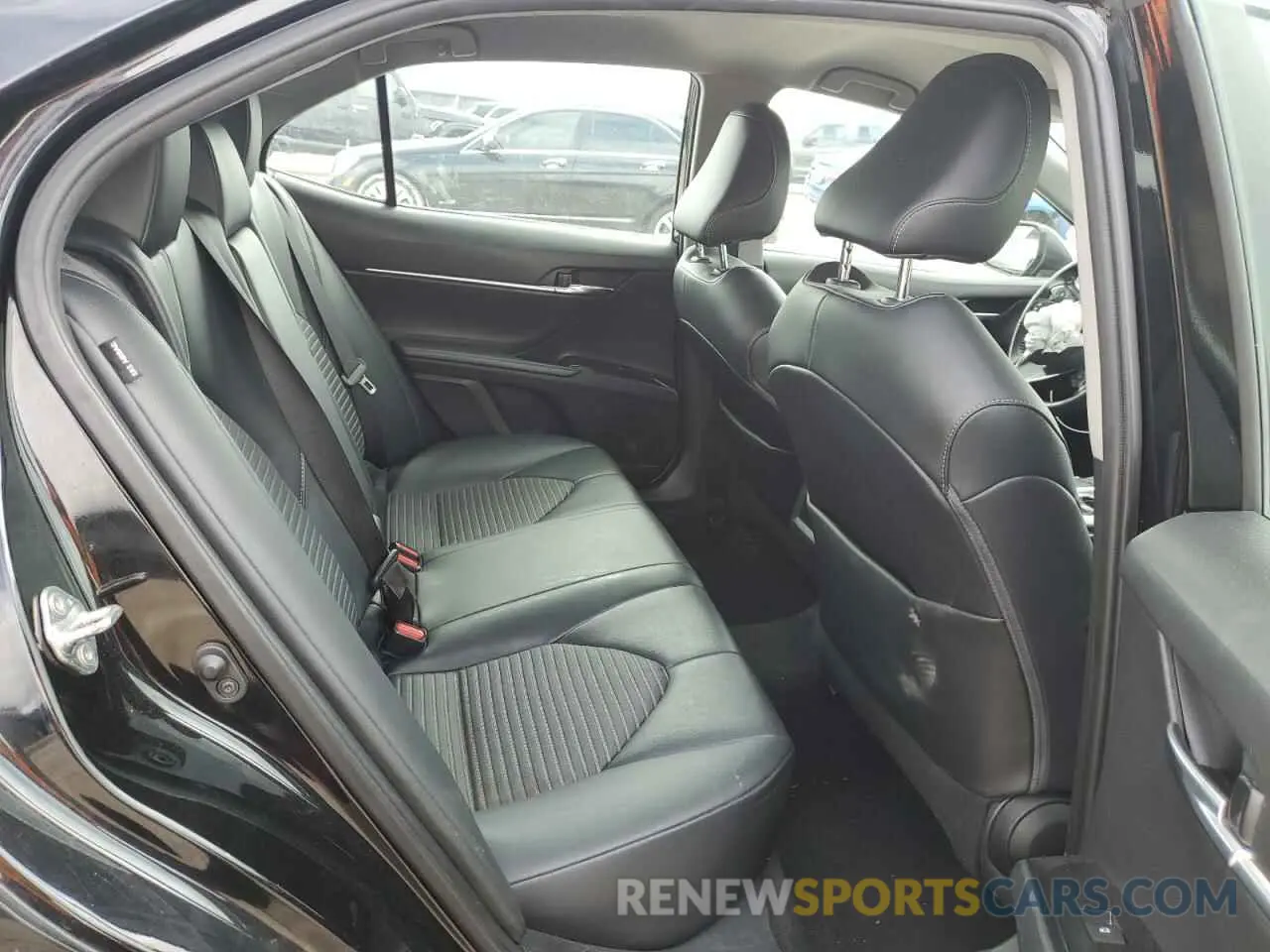 10 Photograph of a damaged car 4T1G11AK2LU988568 TOYOTA CAMRY 2020