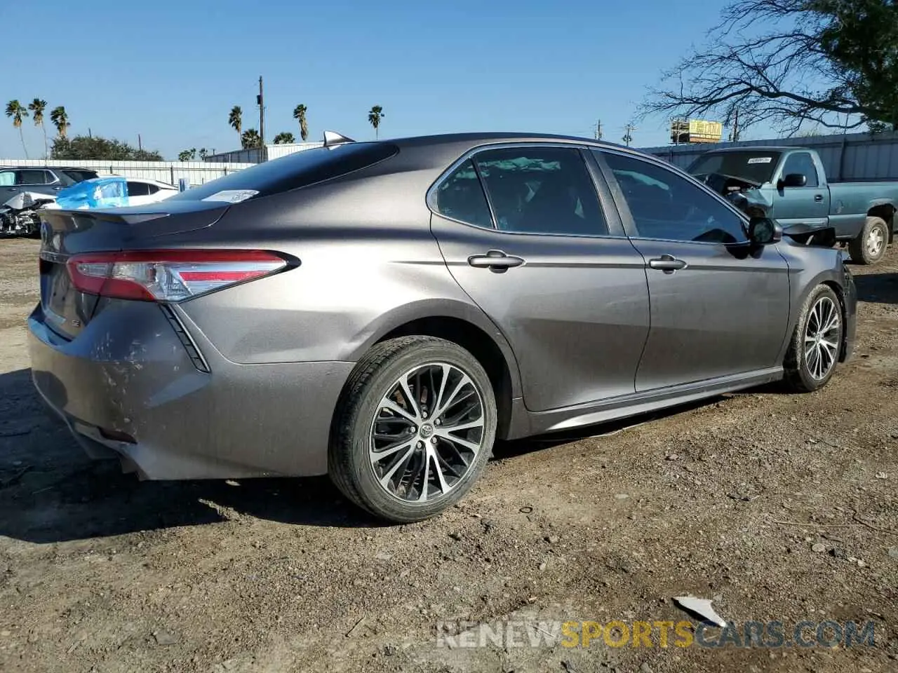 3 Photograph of a damaged car 4T1G11AK3LU305616 TOYOTA CAMRY 2020