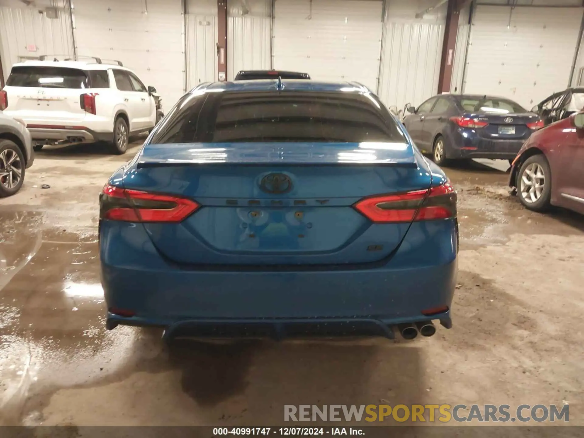 16 Photograph of a damaged car 4T1G11AK3LU309018 TOYOTA CAMRY 2020